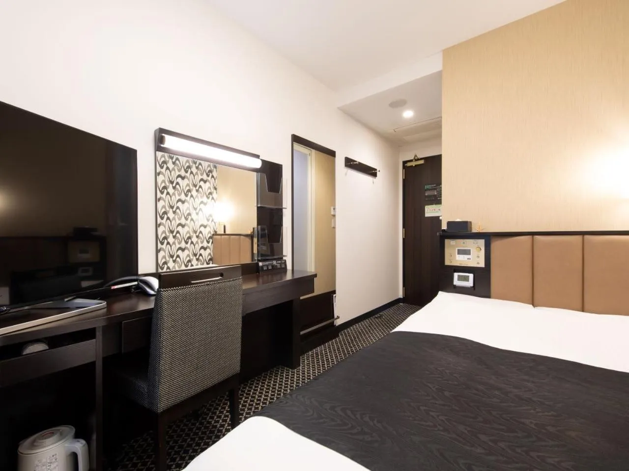 Bed in APA Hotel TKP Tokyo Nishi-Kasai