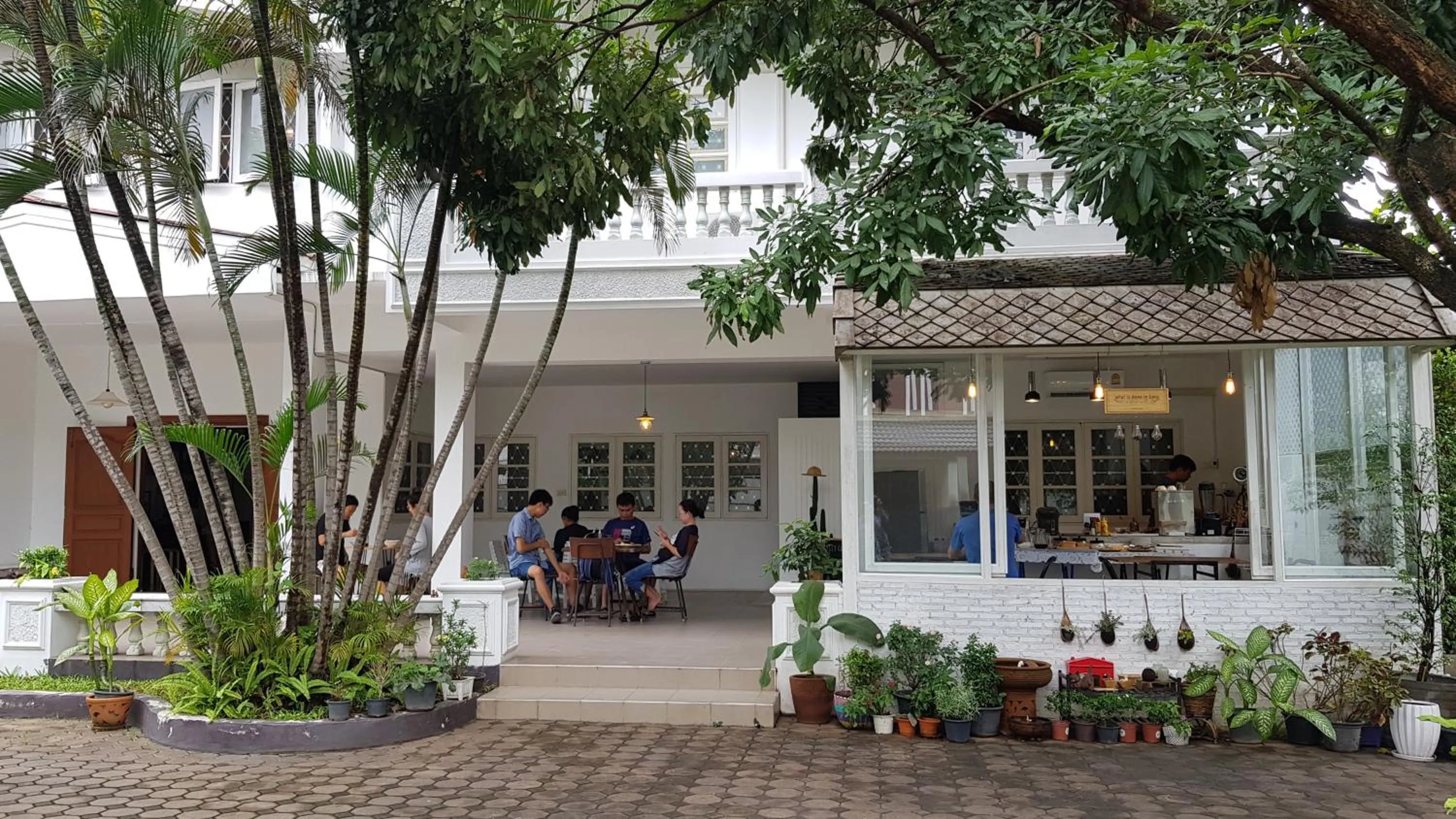 Restaurant/places to eat in DoubleTree House