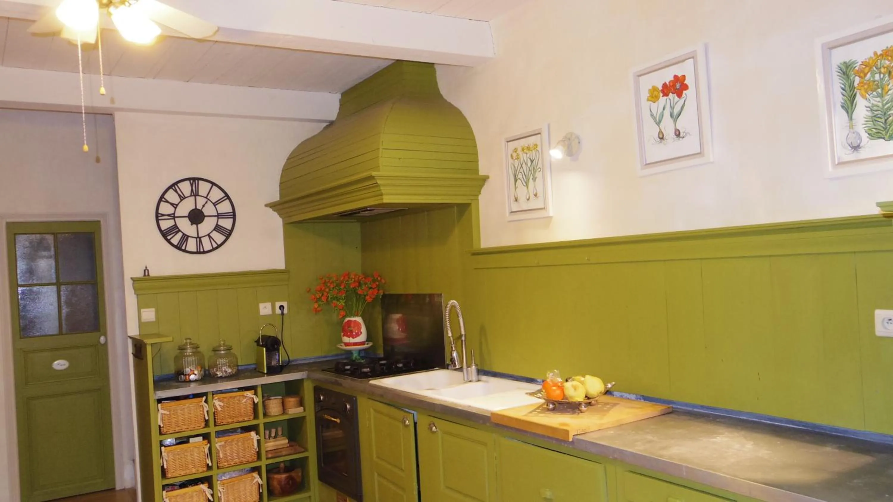 Kitchen or kitchenette in B&B Villa des Muses