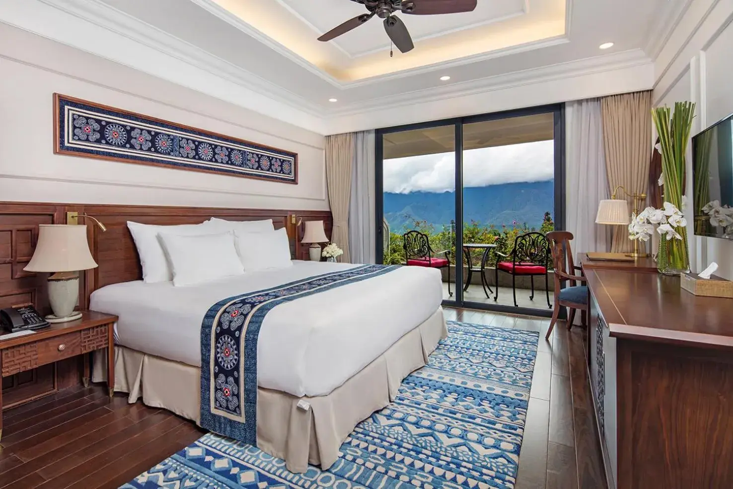Balcony Classic Mountain in Silk Path Grand Sapa Resort & Spa Balcony Classic Mountain in Silk Path Grand Sapa Resort & Spa