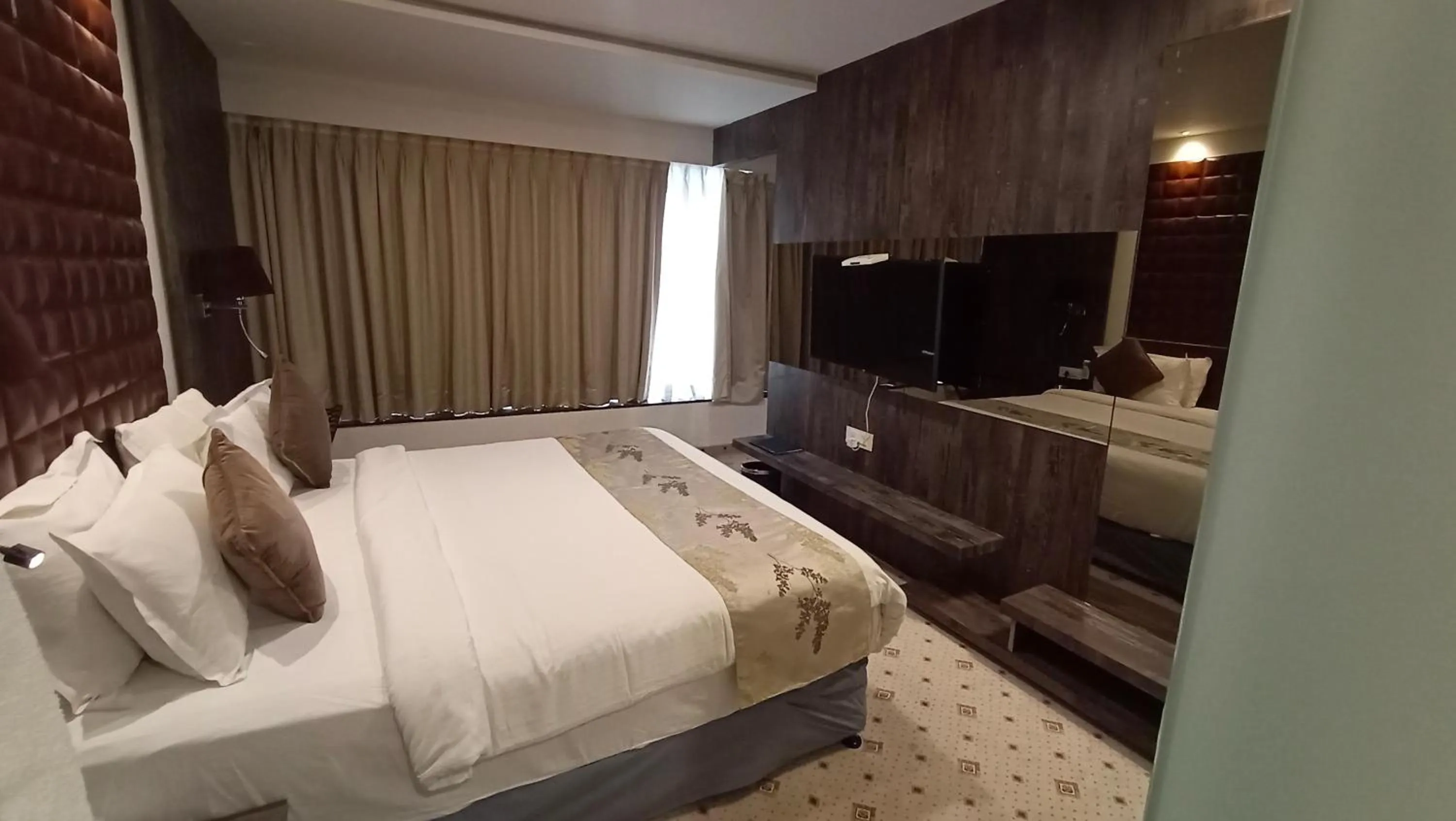 Bed in Regenta Central Hotel & Convention Centre Nagpur