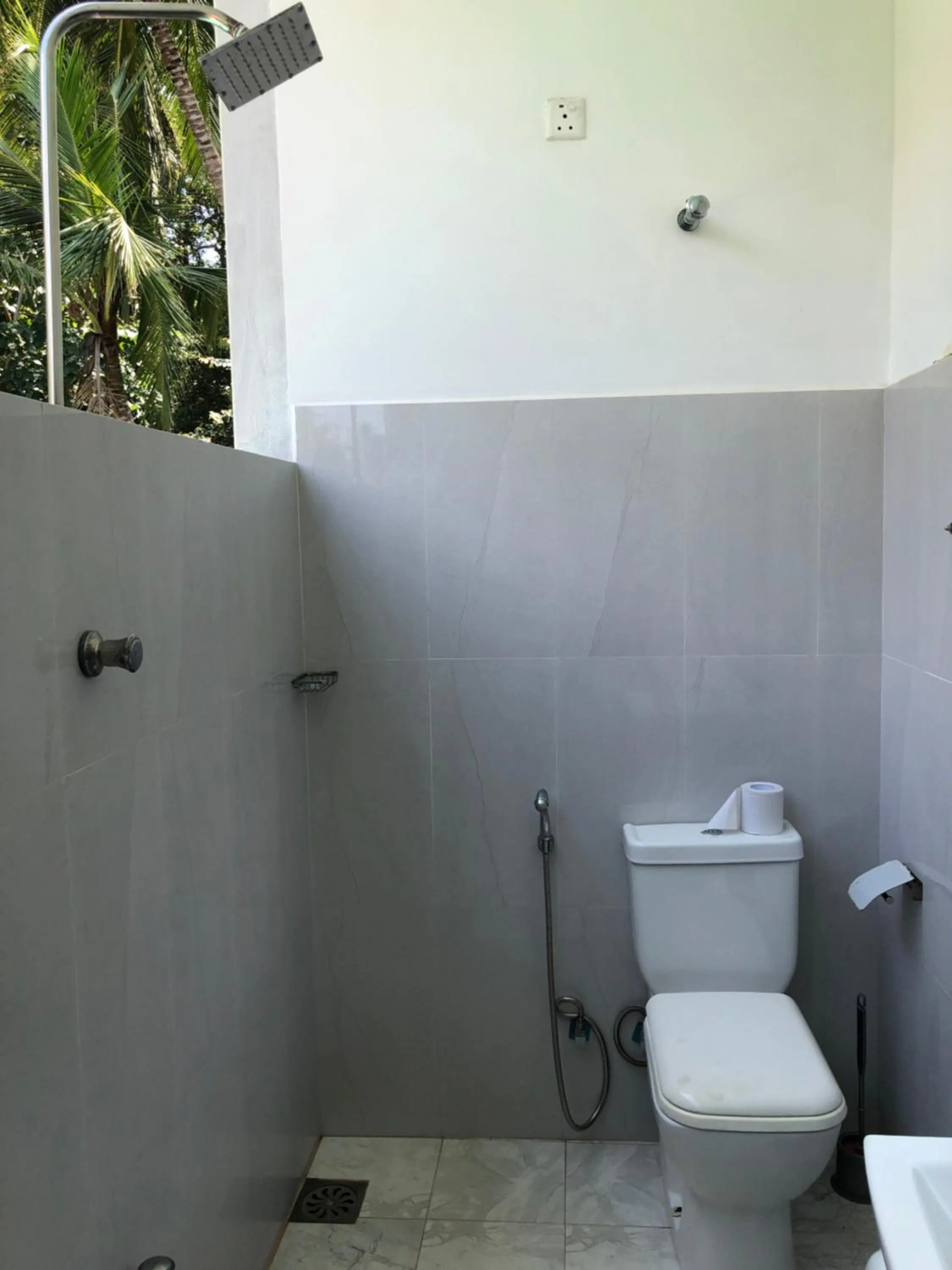 Shower in Hiriketiya White House