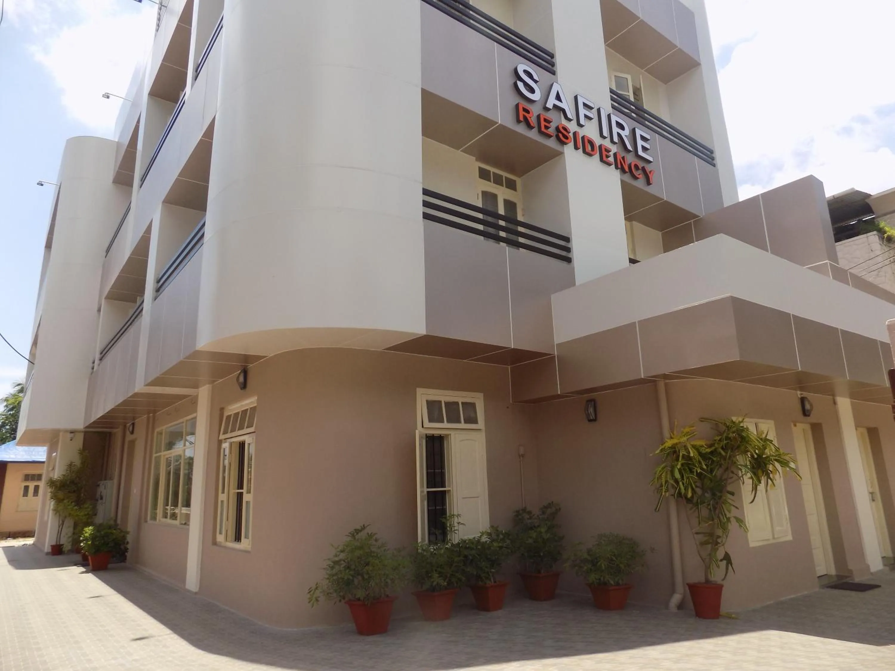 Facade/entrance in Safire Residency