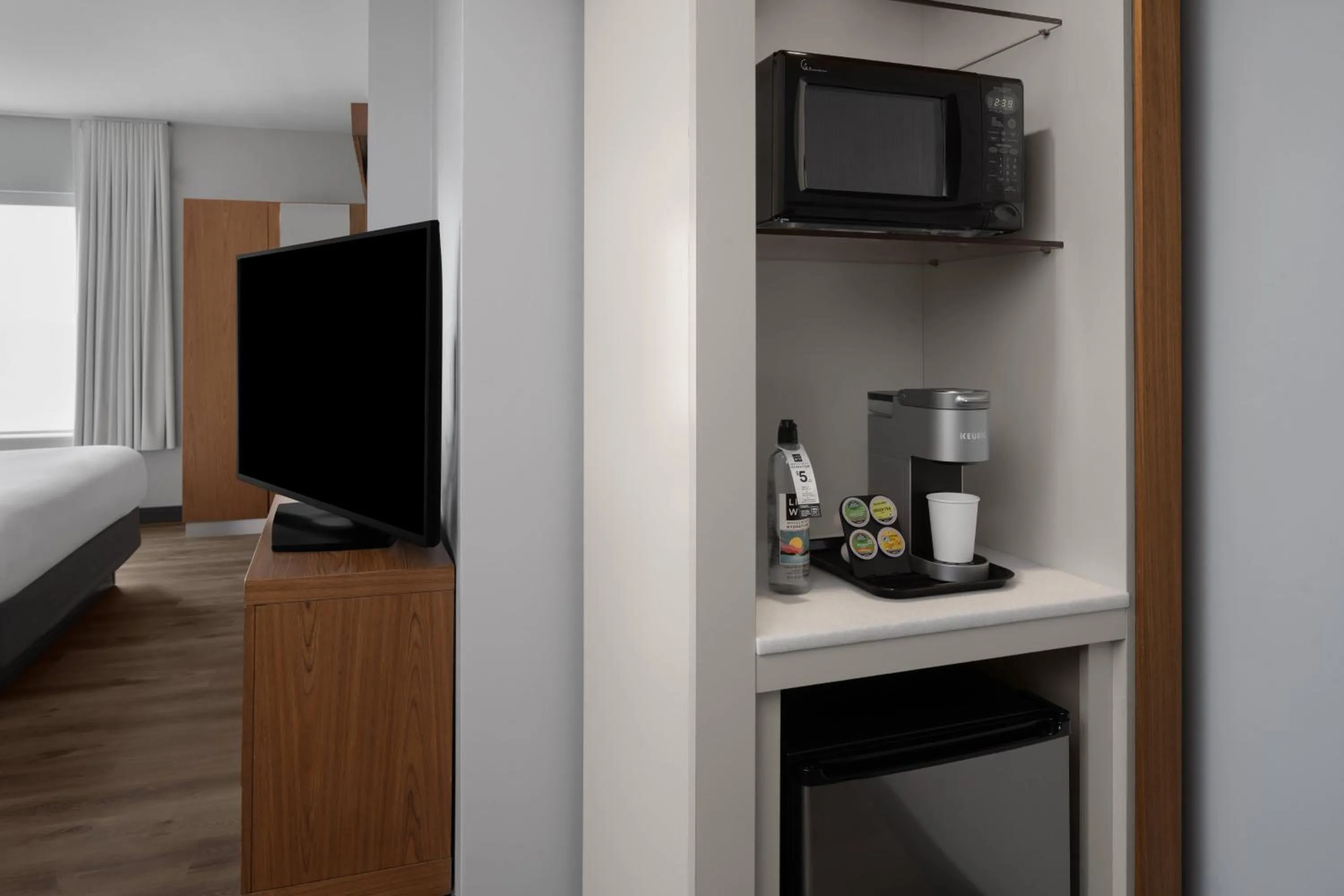 Coffee/tea facilities, Bed in SpringHill Suites Houston Intercontinental Airport