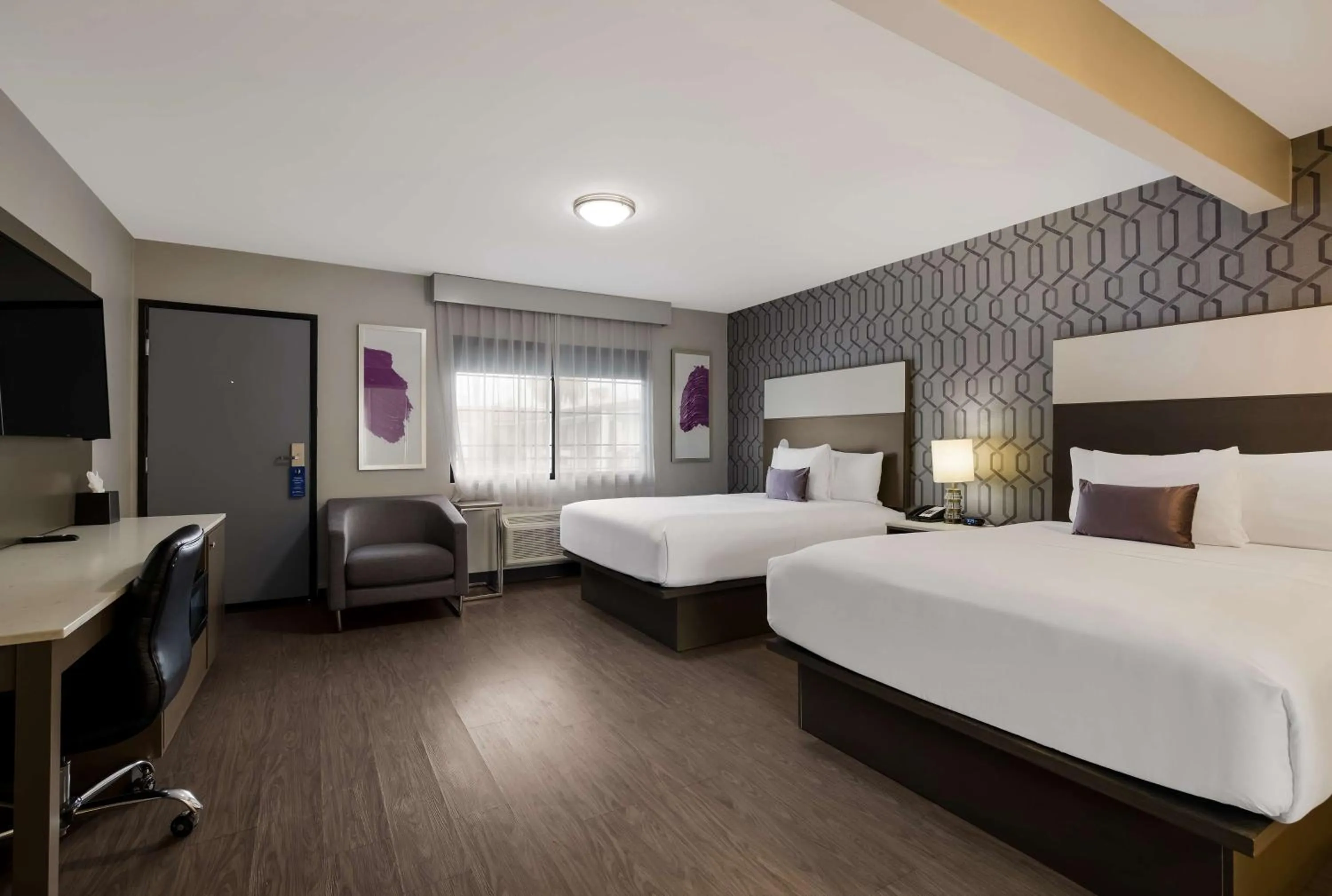 Bedroom, Bed in Sunset West Hotel, SureStay Collection By Best Western