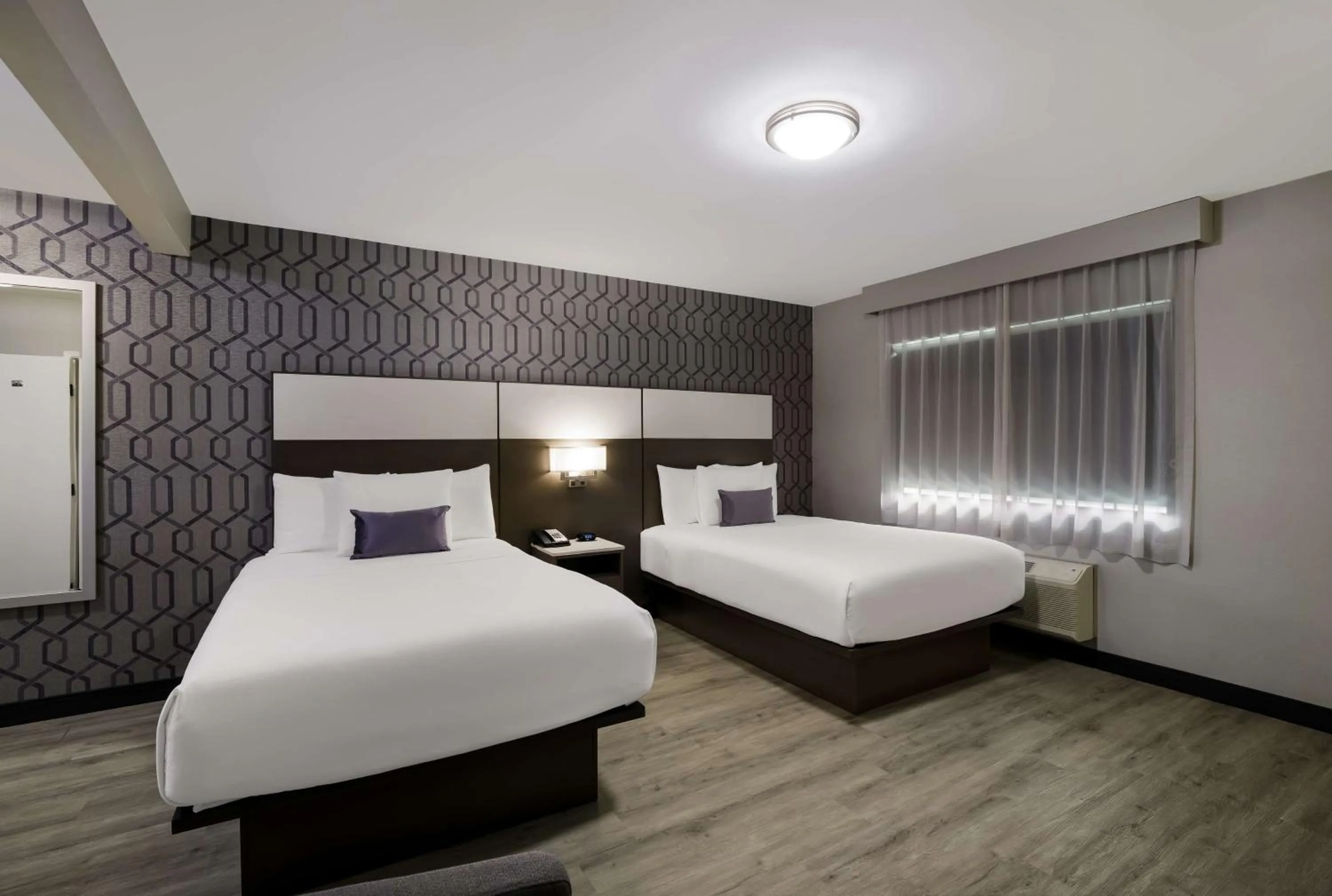 Bedroom, Bed in Sunset West Hotel, SureStay Collection By Best Western