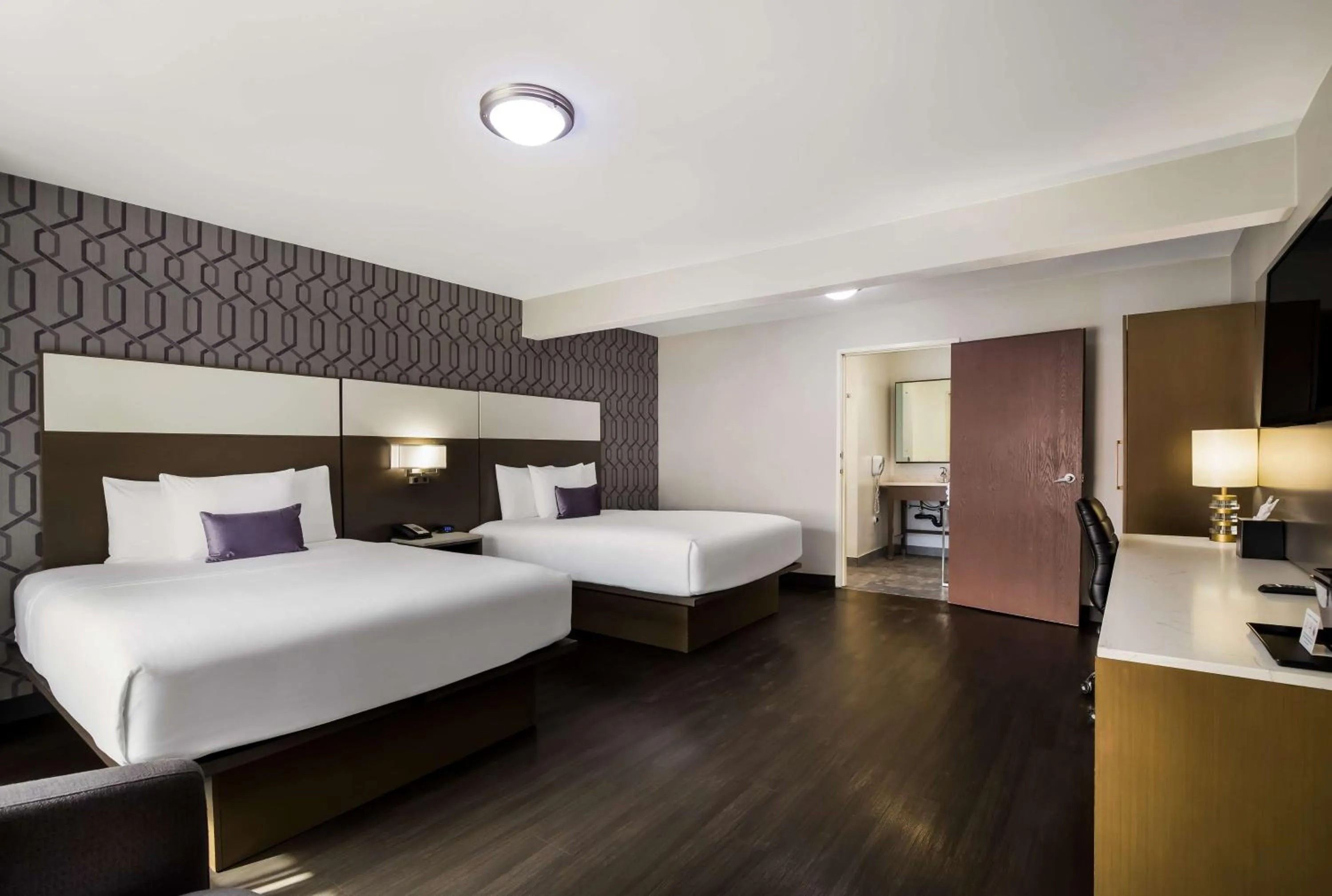 Bedroom, Bed in Sunset West Hotel, SureStay Collection By Best Western