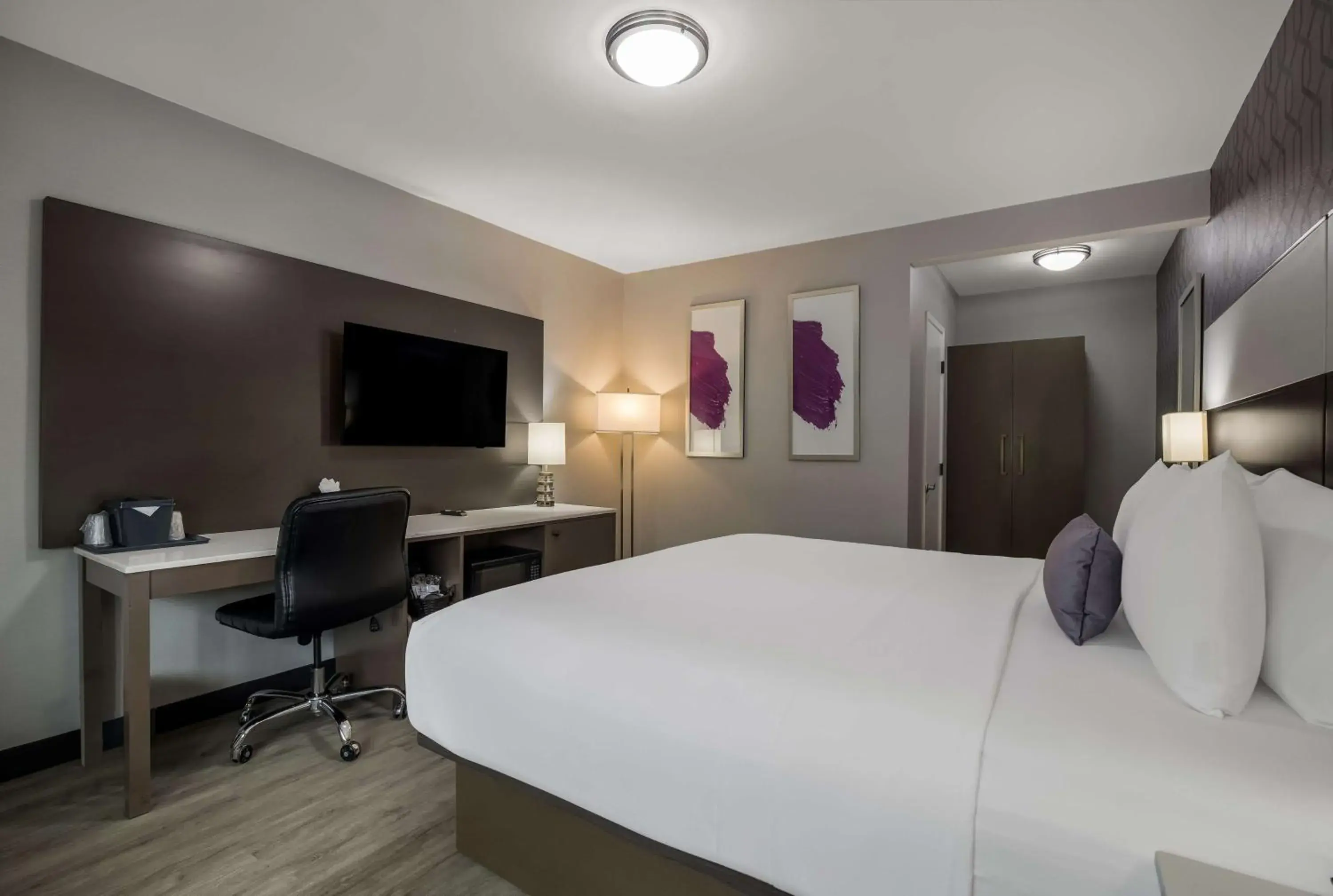King Room with Walk-In Shower - Mobility Access in Sunset West Hotel, SureStay Collection By Best Western King Room with Walk-In Shower - Mobility Access in Sunset West Hotel, SureStay Collection By Best Western