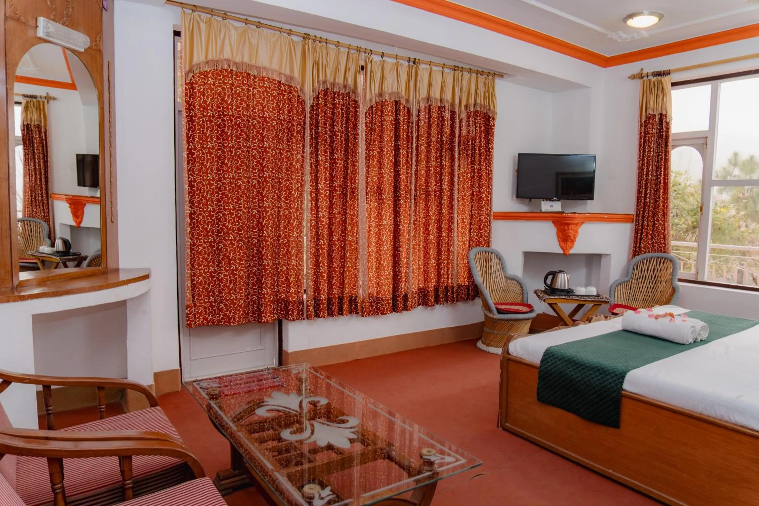 Bedroom, Bed in Hotel Victoriya Palace,Mcleod Ganj