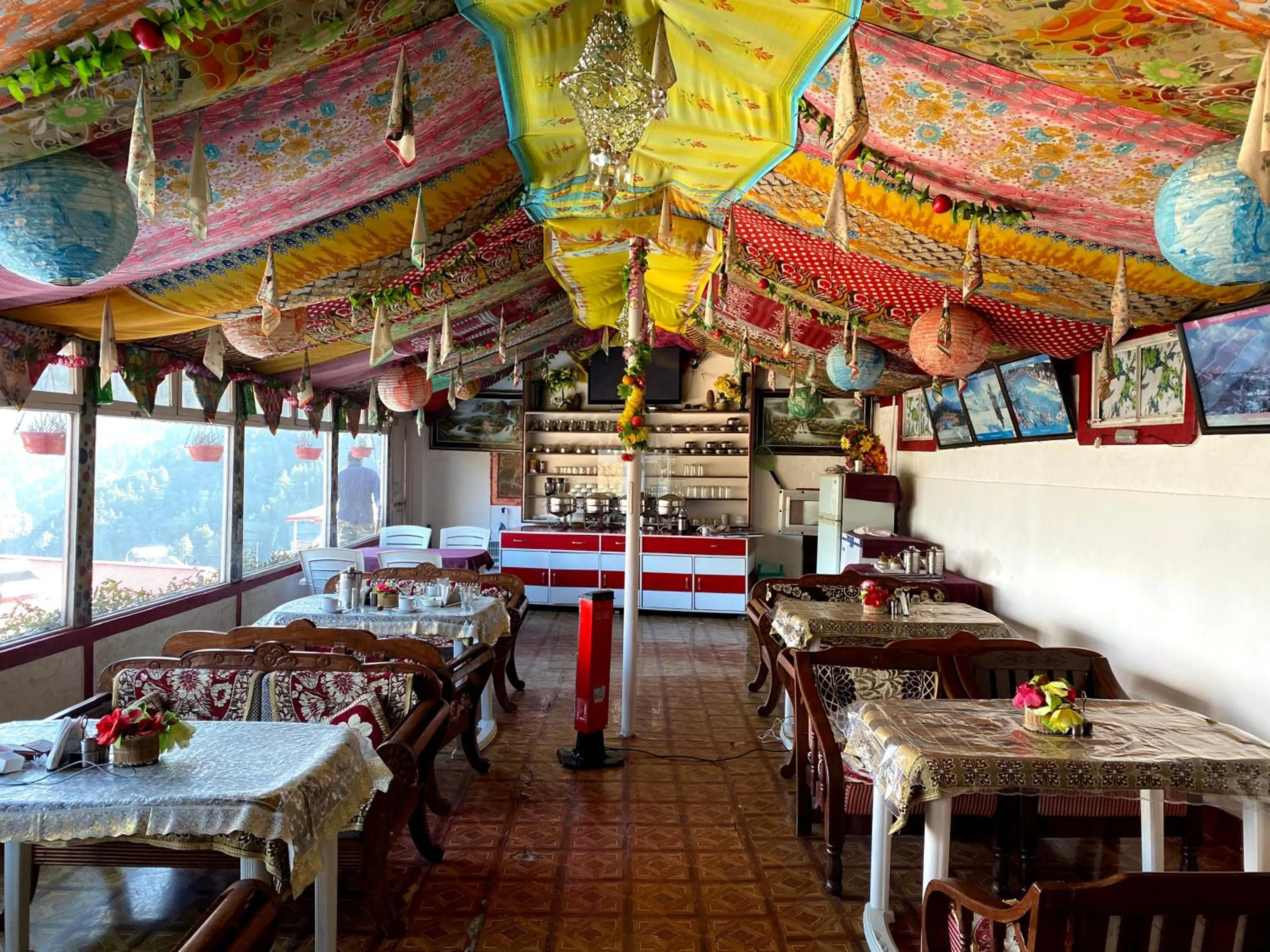 Communal lounge/ TV room in Hotel Victoriya Palace,Mcleod Ganj