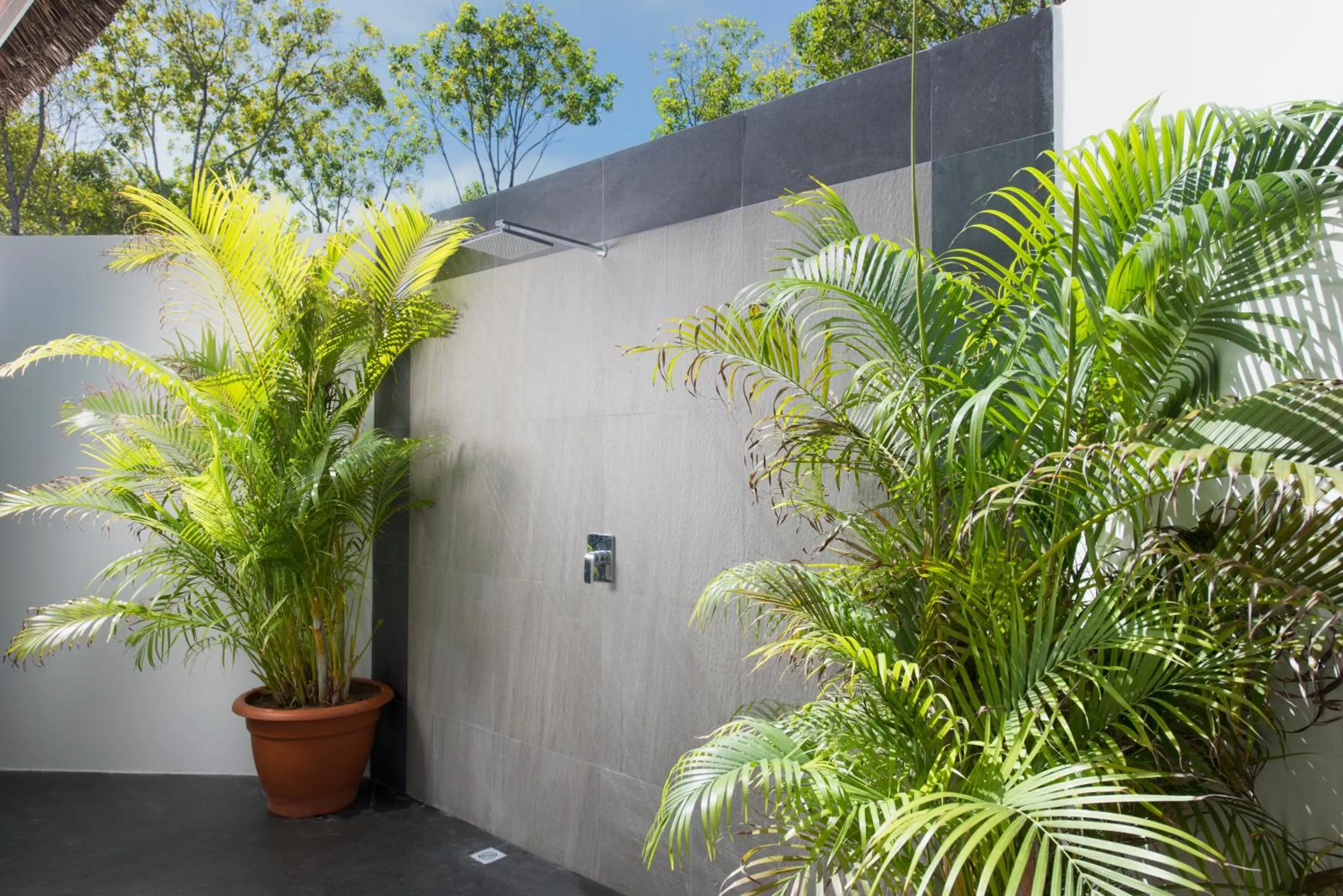 Shower in Thulhagiri Island Resort & Spa