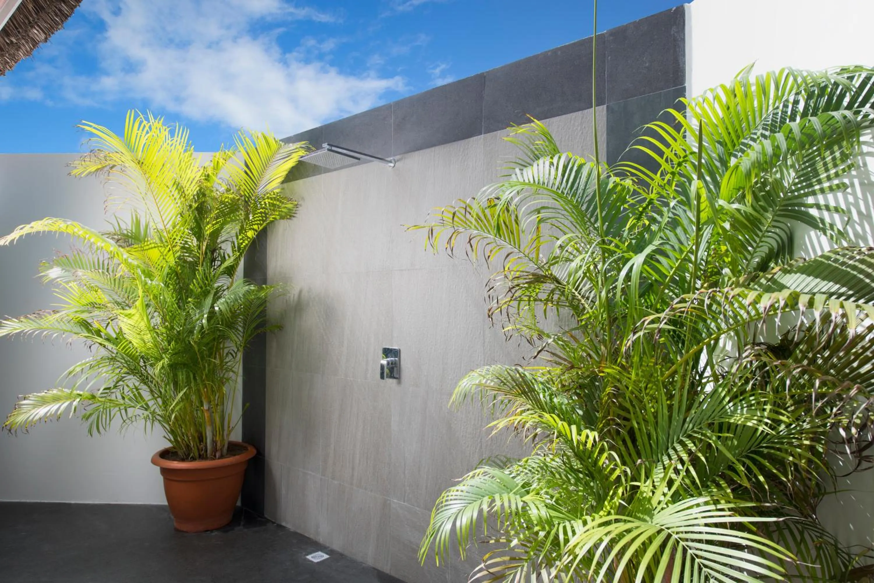 Shower in Thulhagiri Island Resort & Spa