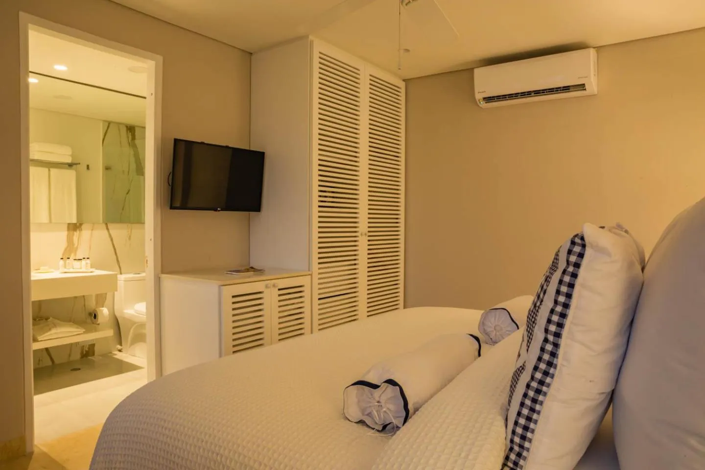 Bed in Casa La Merced by Mustique