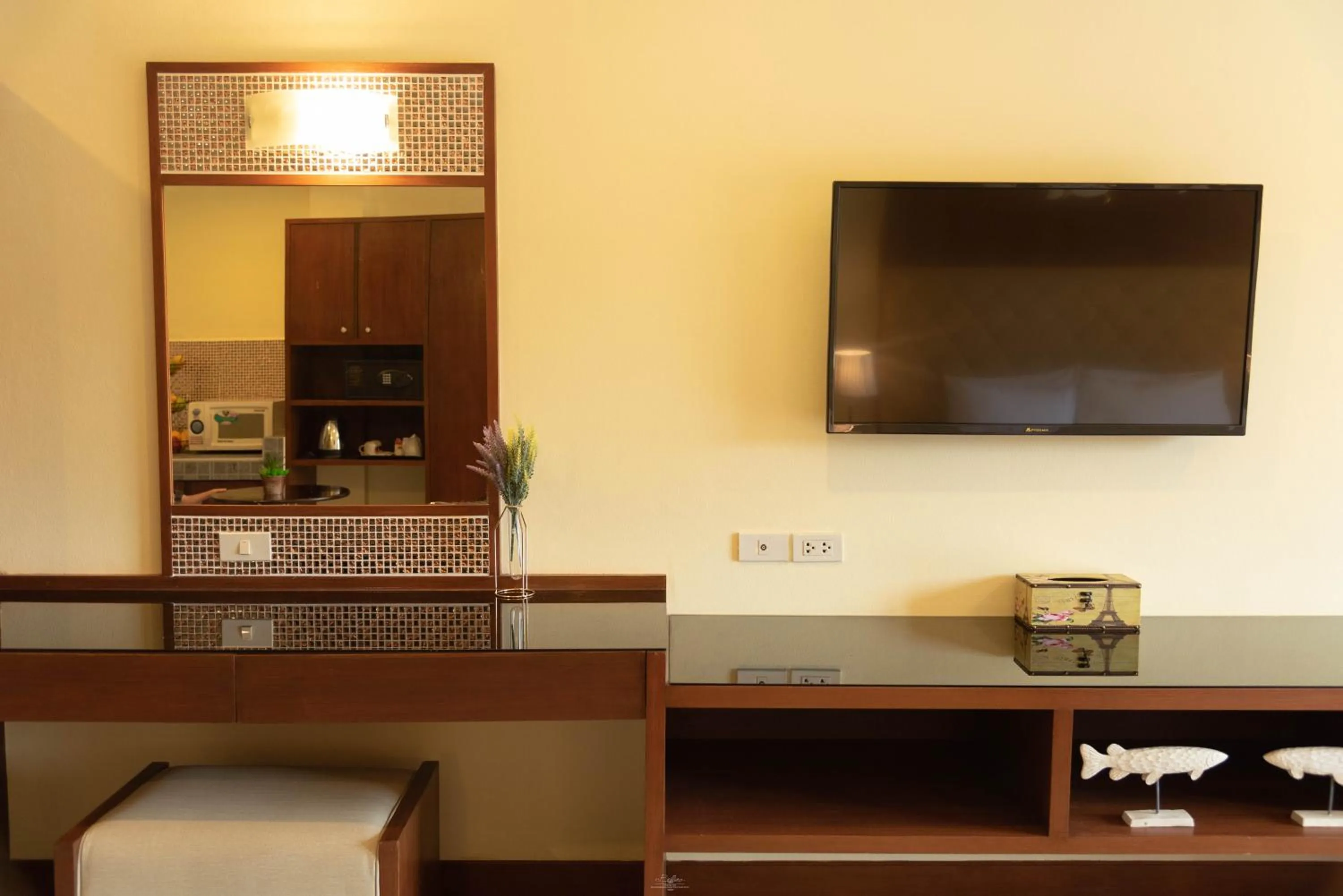 TV and multimedia in Park 38 Hotel - SHA Plus