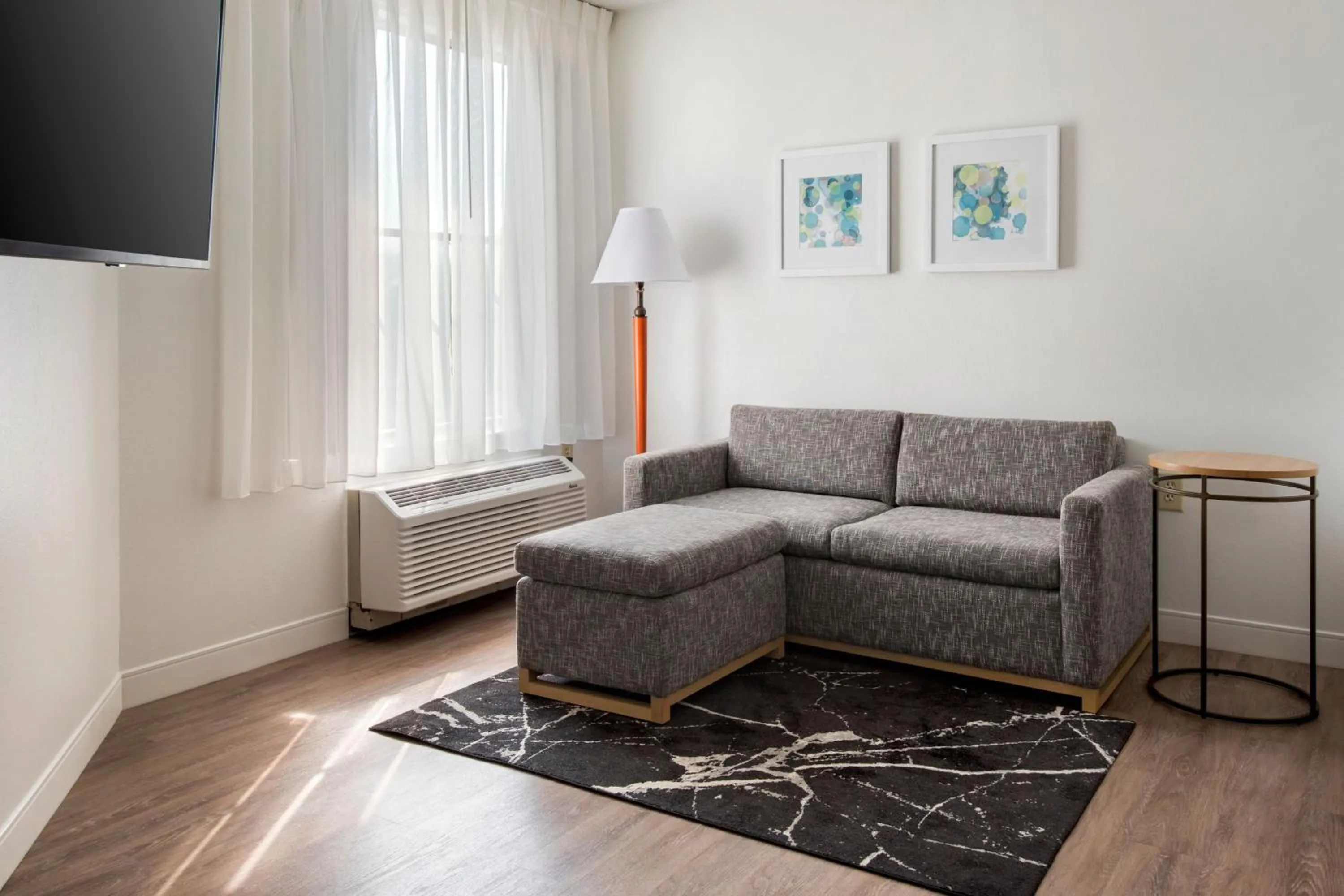 Living room in TownePlace Suites Wilmington Newark / Christiana