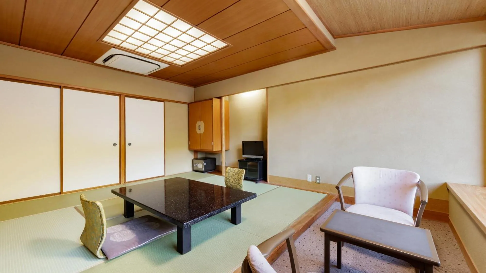 Photo of the whole room in KAMENOI HOTEL Akita Yuze