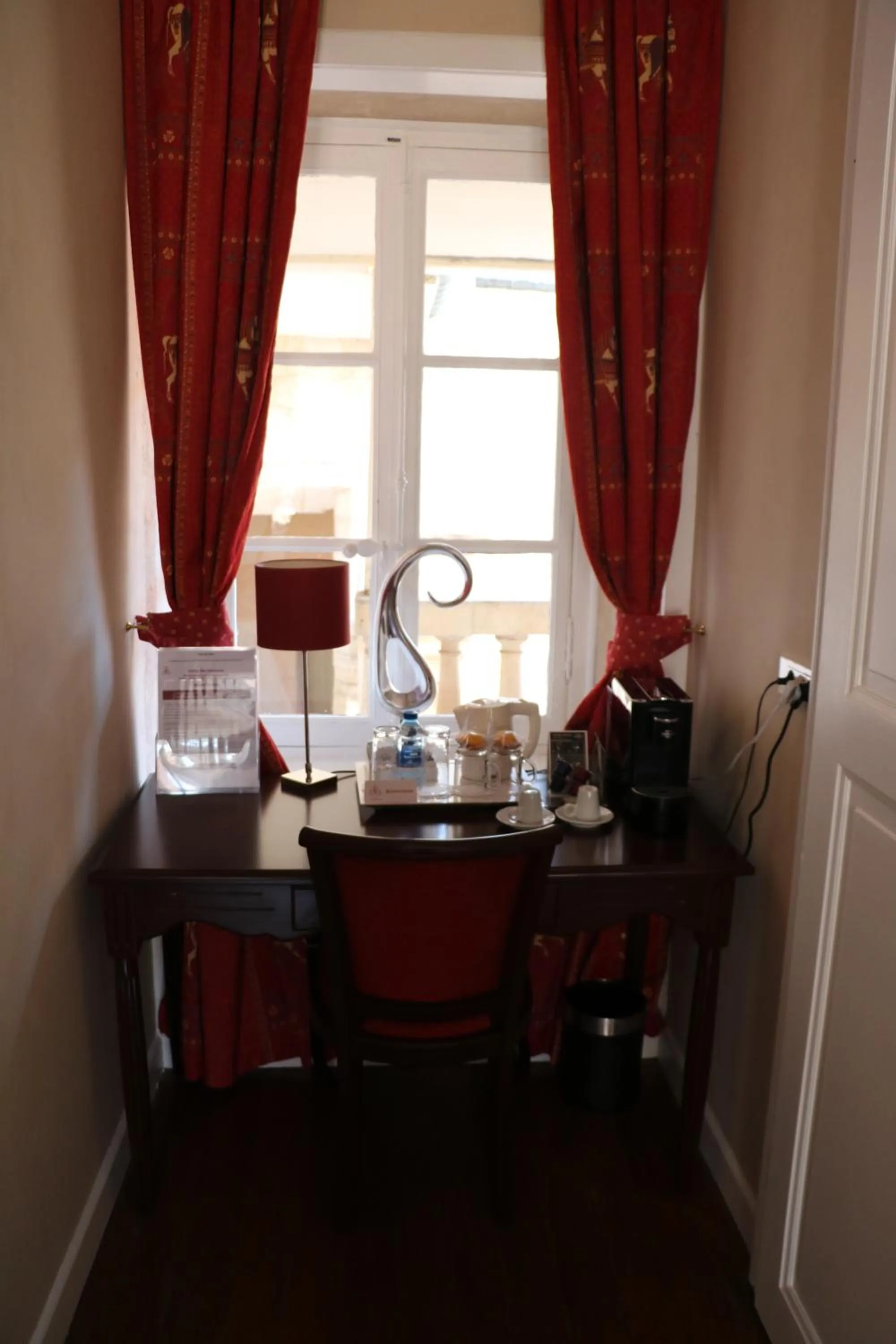 Coffee/tea facilities in Hotel D'haussonville