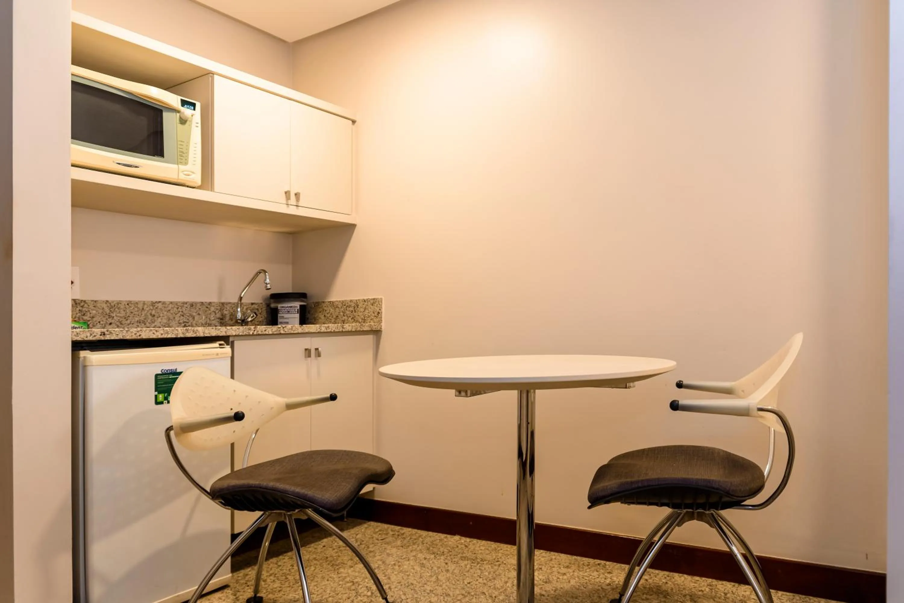 Kitchen or kitchenette in Comfort Suites Brasília