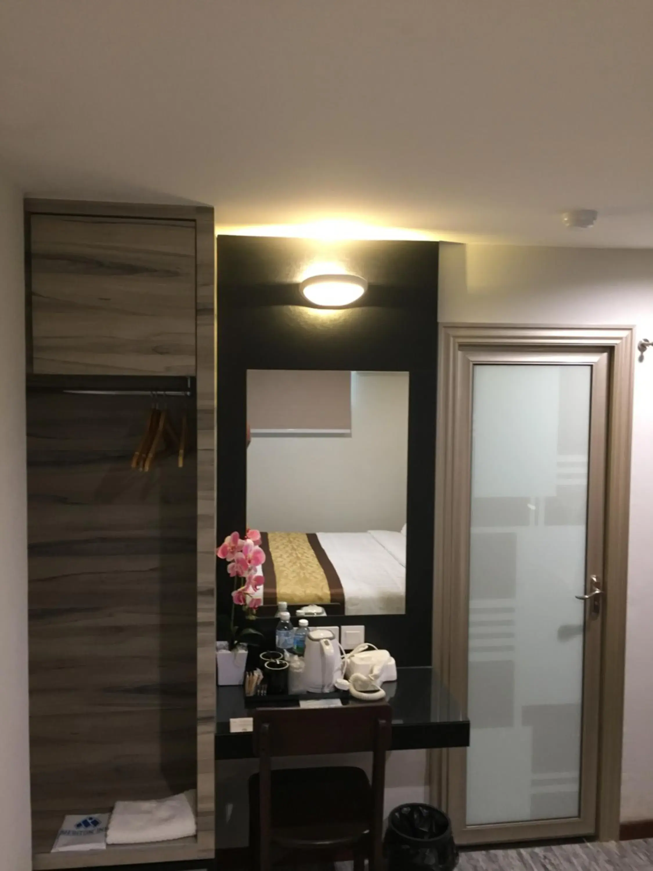 Standard King Room in Meriton Inn Standard King Room in Meriton Inn