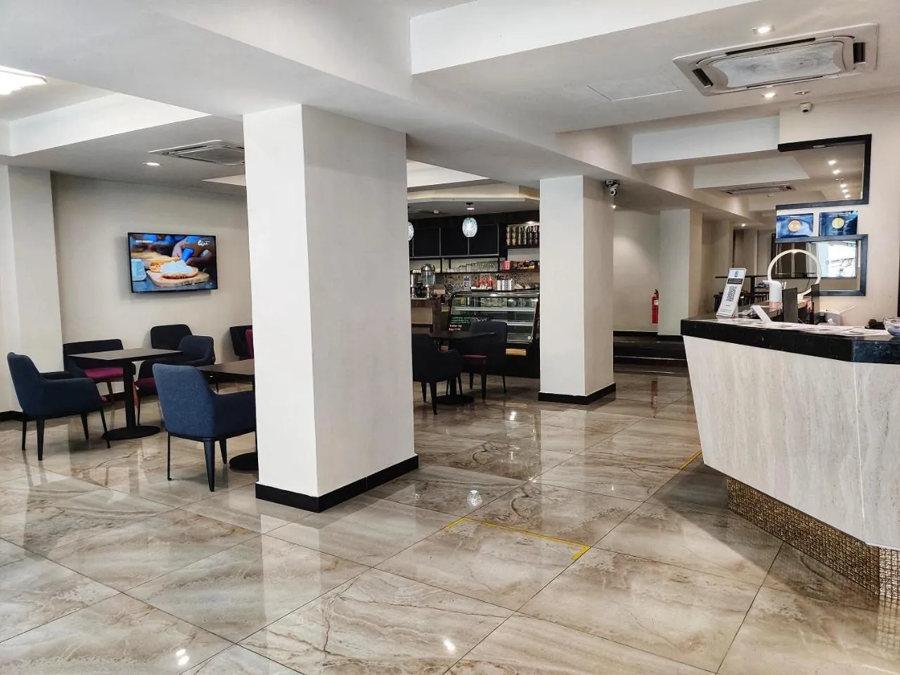 Lobby or reception in Meriton Inn