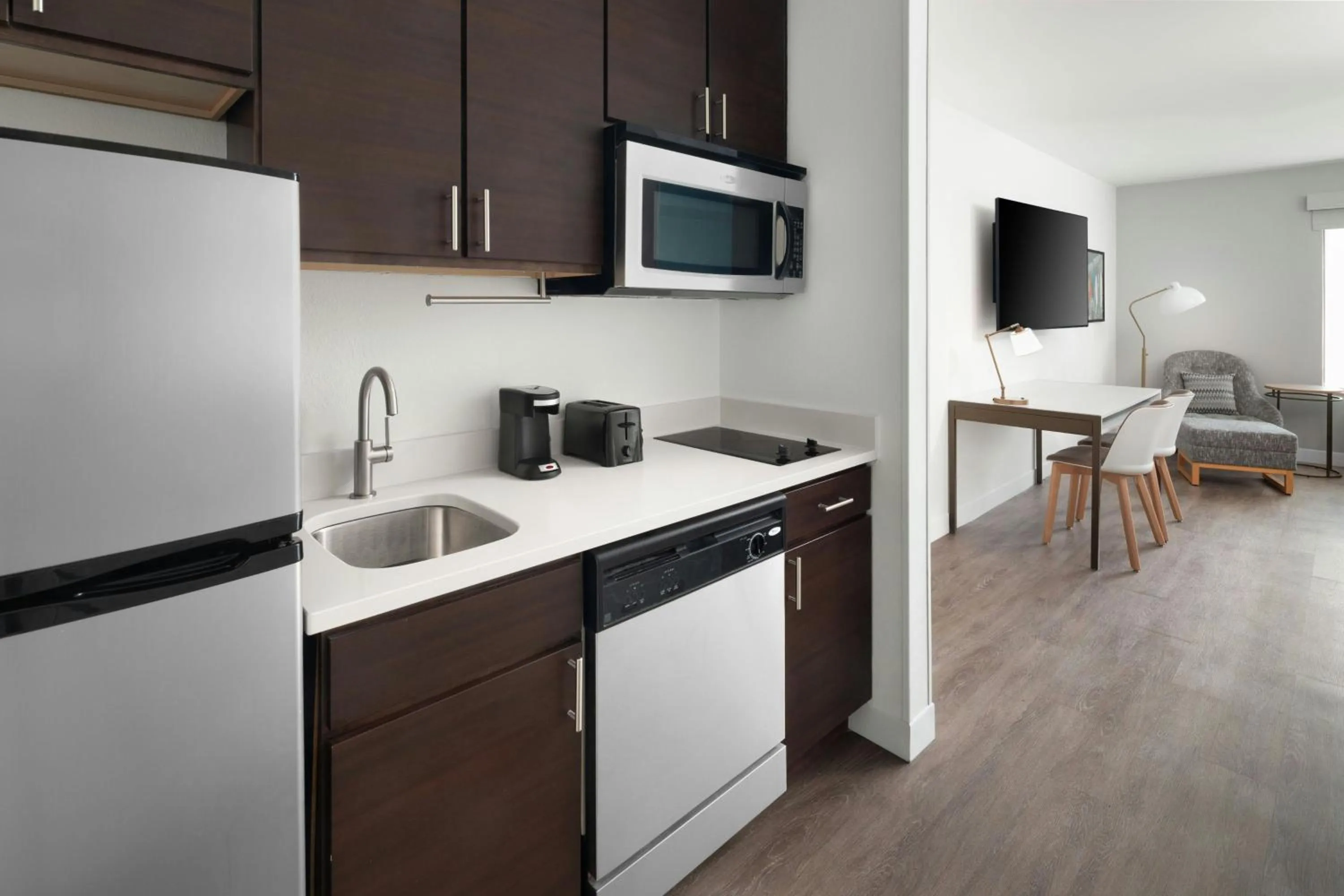 Kitchen or kitchenette in TownePlace Suites Wilmington Wrightsville Beach