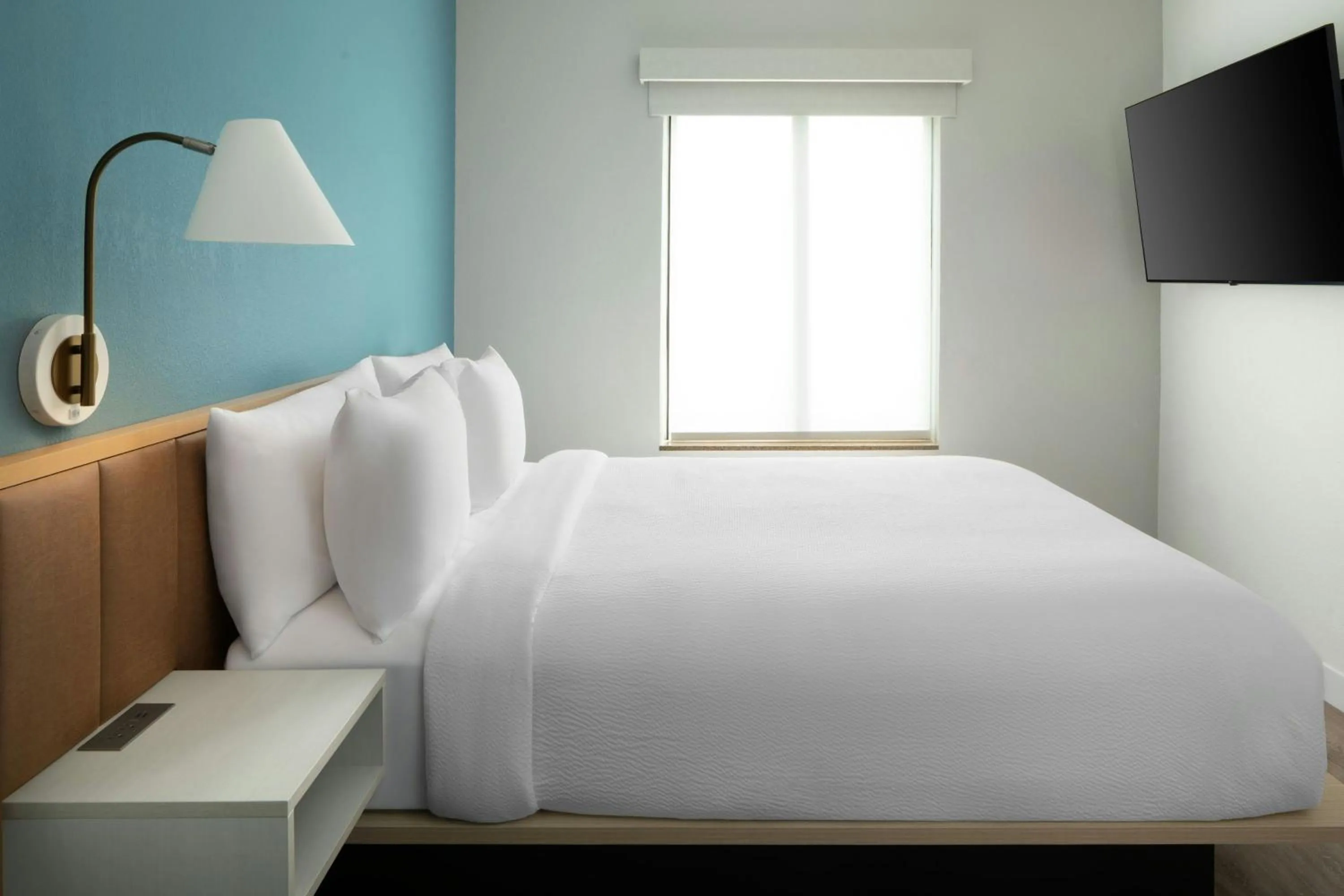 Bedroom, Bed in TownePlace Suites Wilmington Wrightsville Beach