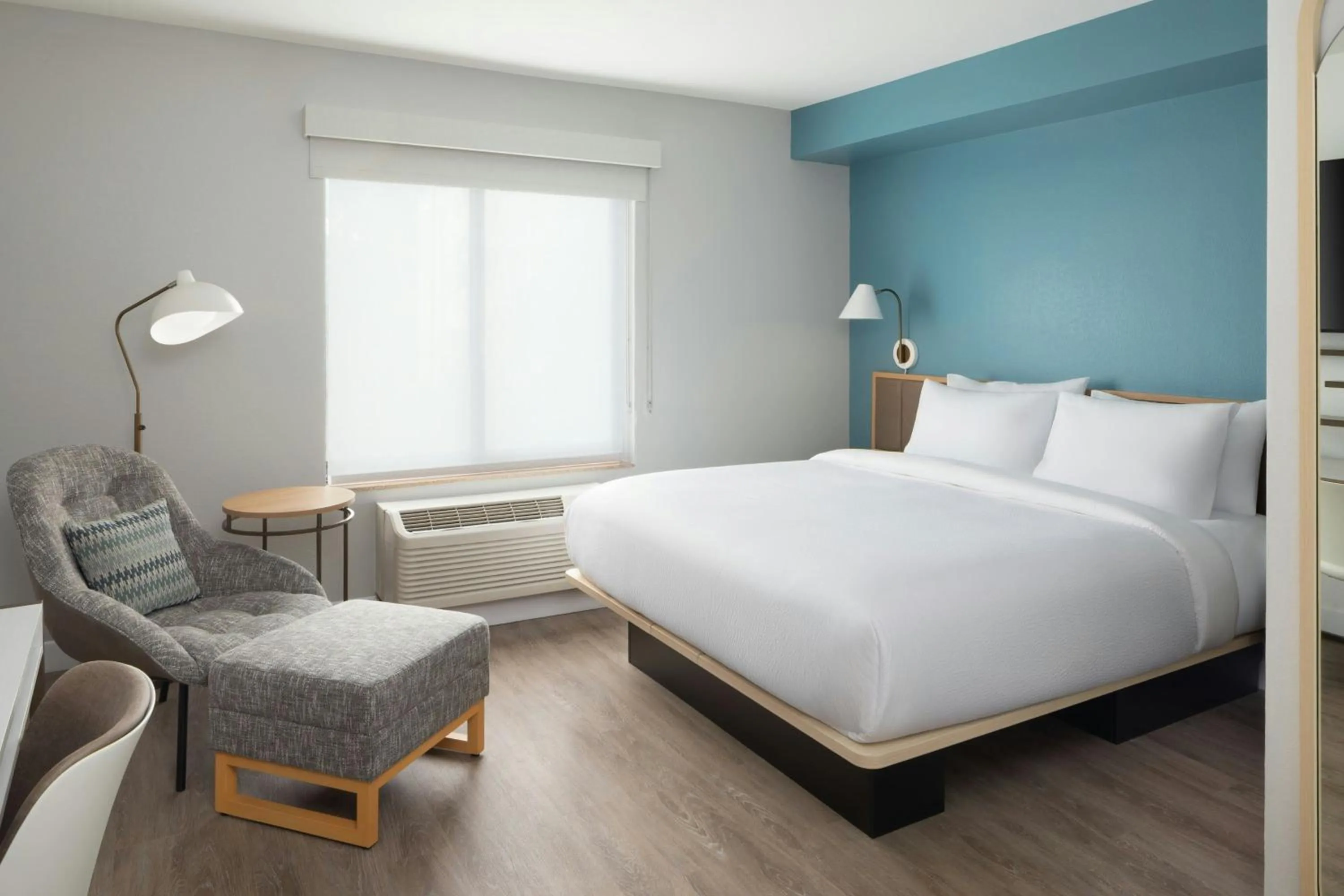 Bedroom, Bed in TownePlace Suites Wilmington Wrightsville Beach