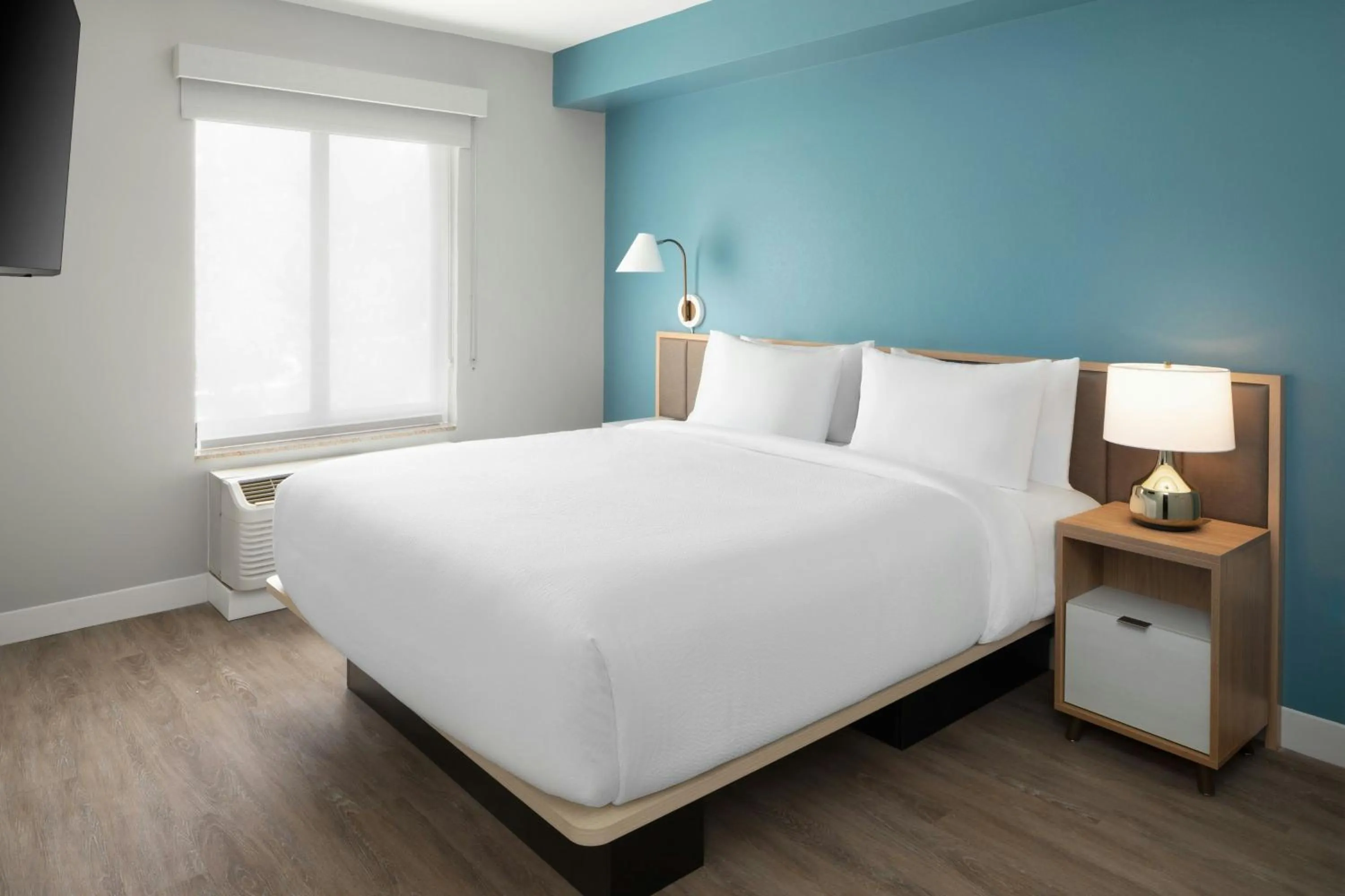 Bedroom, Bed in TownePlace Suites Wilmington Wrightsville Beach