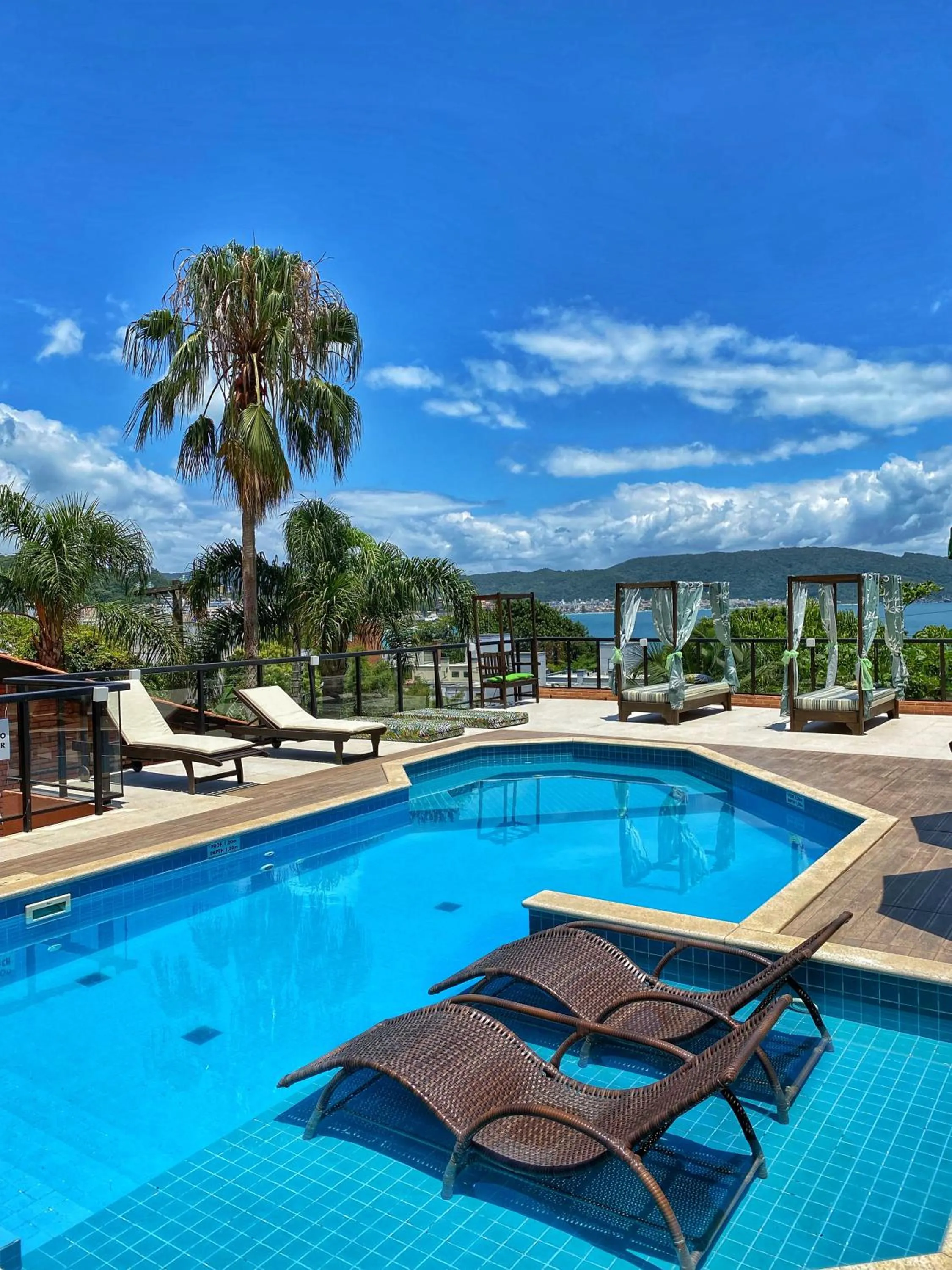 Swimming pool in Pousada Palmeiras