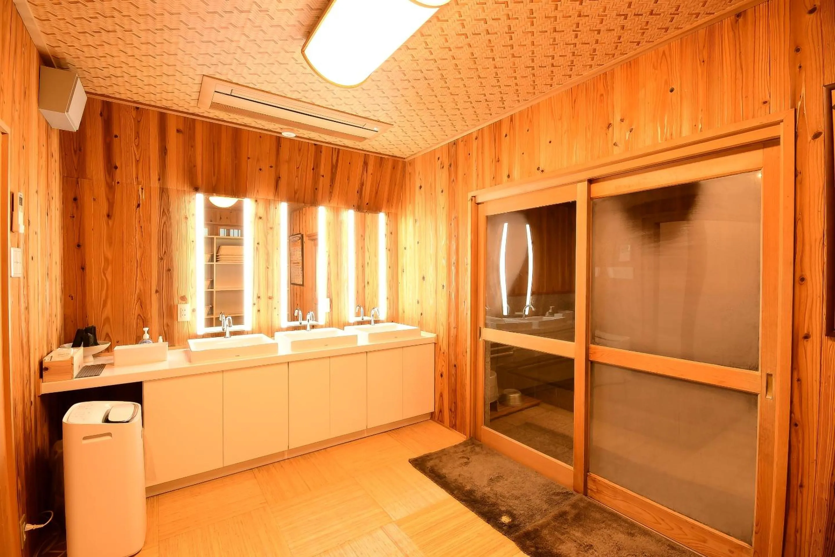 Public Bath in 高野山 宿坊 不動院 -Koyasan Shukubo Fudoin-