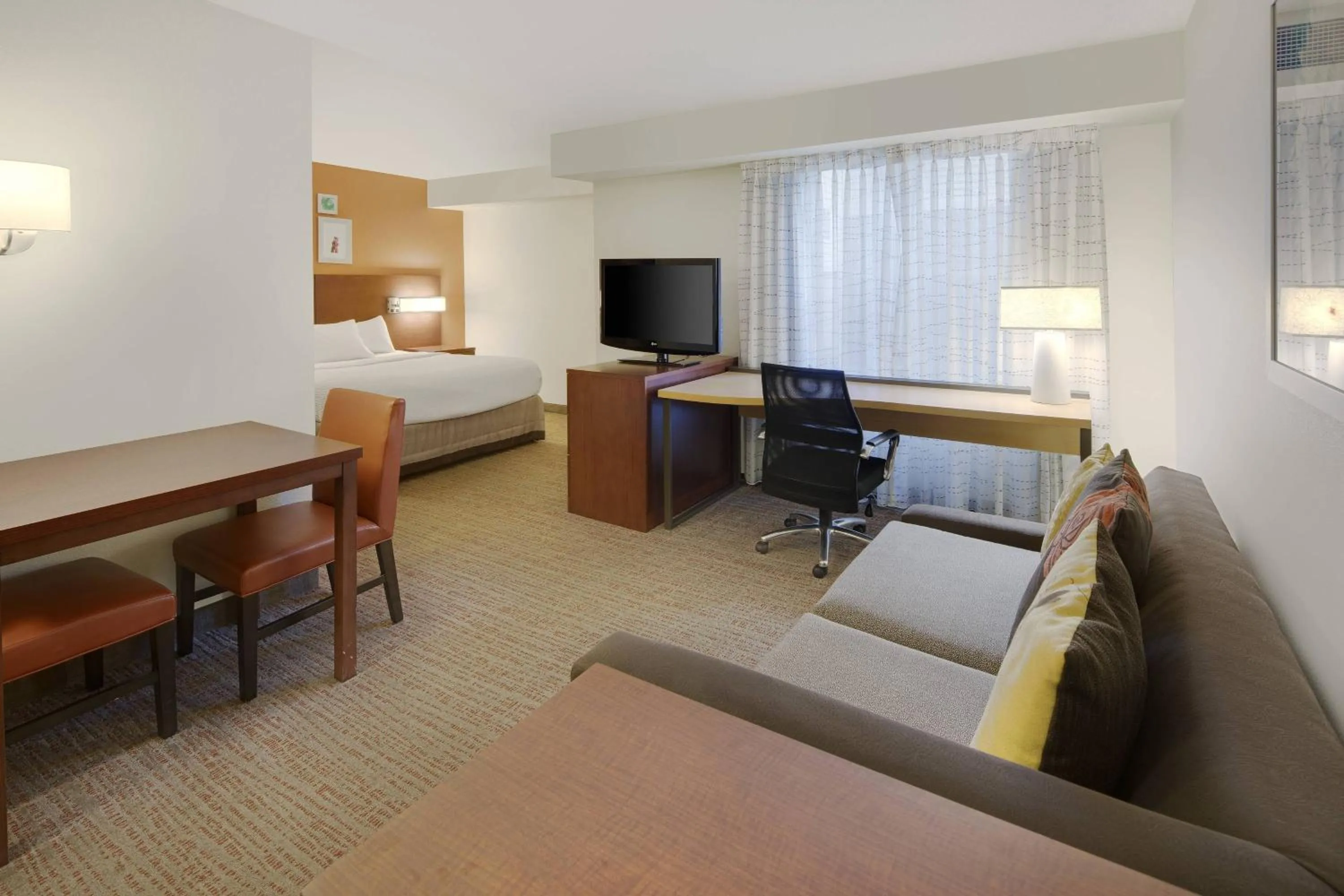 Living room, Bed in Residence Inn Indianapolis Airport