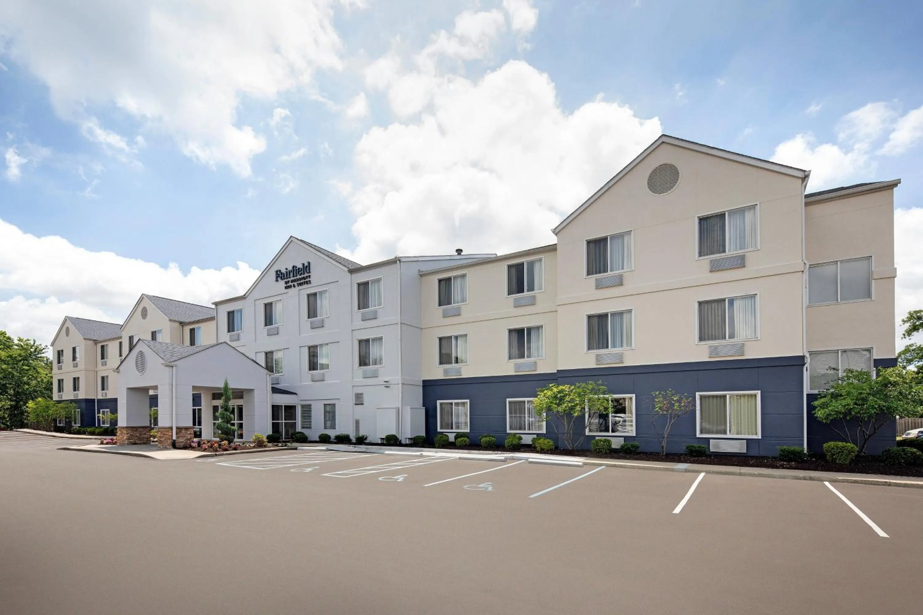 Property building in Fairfield Inn & Suites Indianapolis Airport