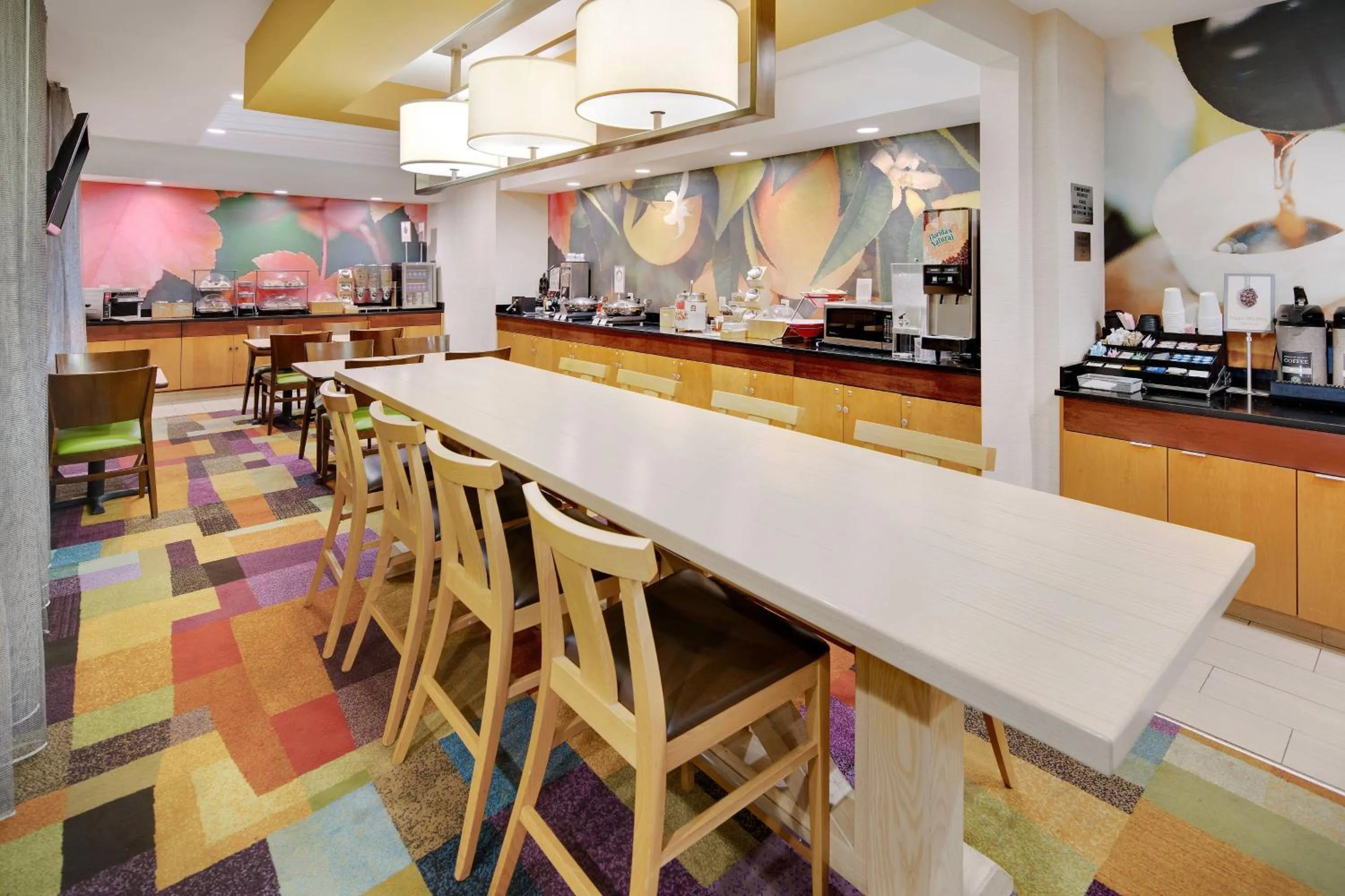 Breakfast in Fairfield Inn & Suites Indianapolis Airport