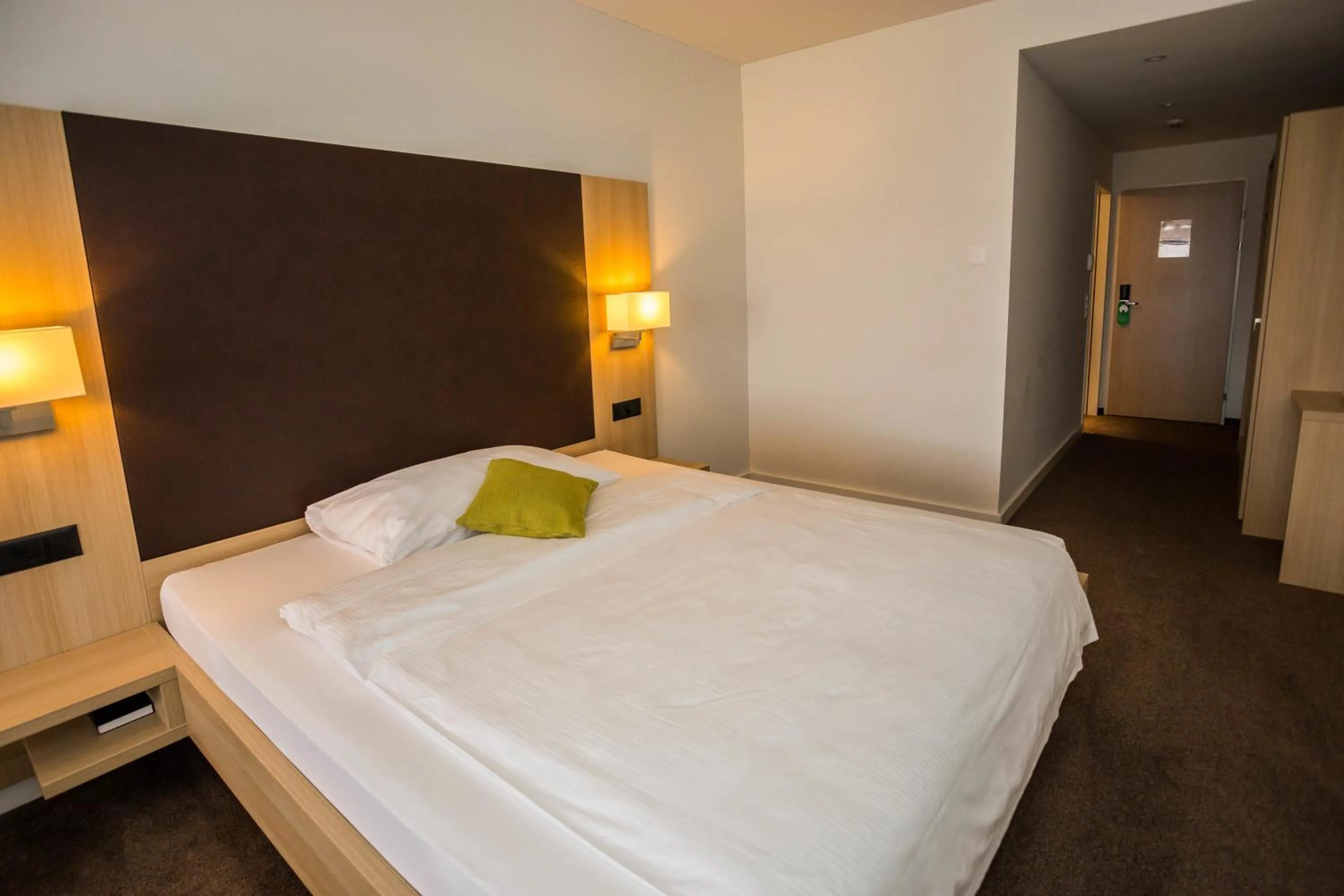 Photo of the whole room, Bed in Hotel Höri Inn