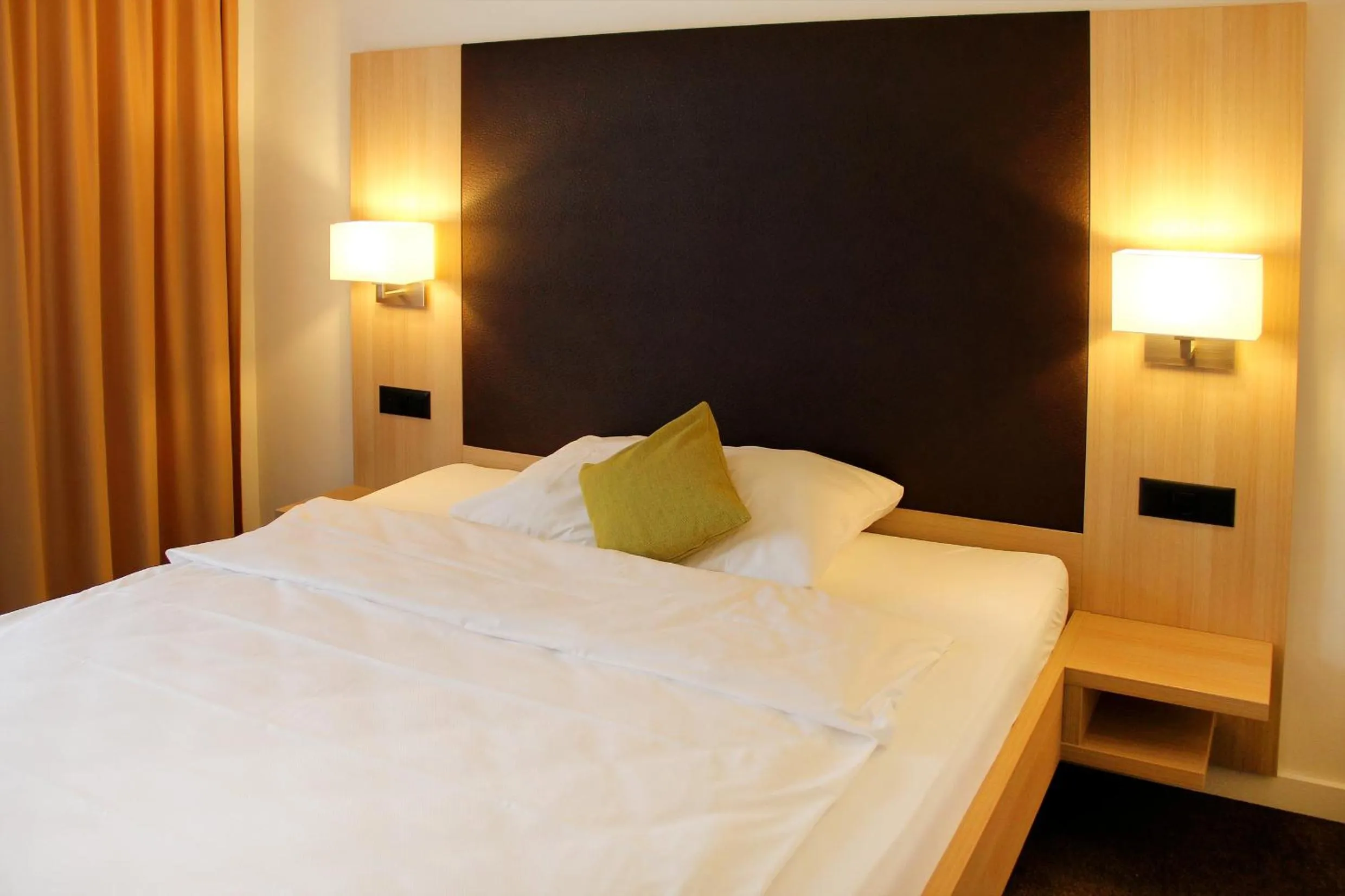 Bed in Hotel Höri Inn