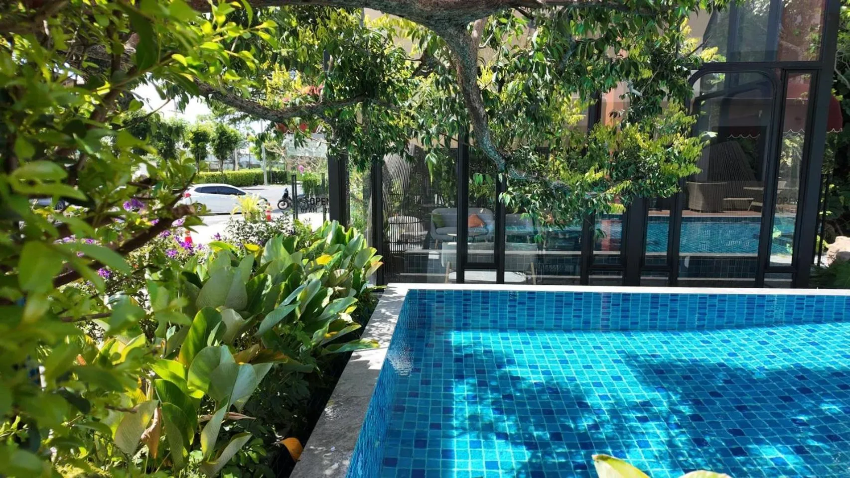 Swimming pool in Bangkok Boutique Resort Rangsit