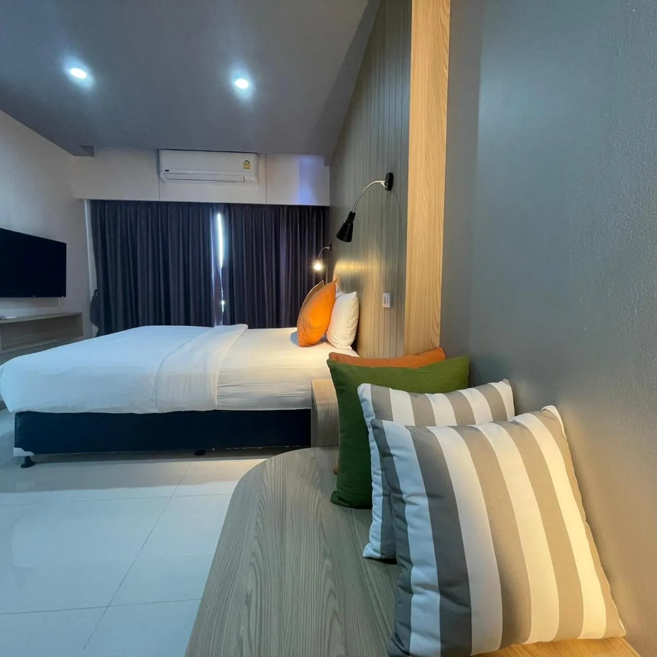 Photo of the whole room, Bed in Bangkok Boutique Resort Rangsit
