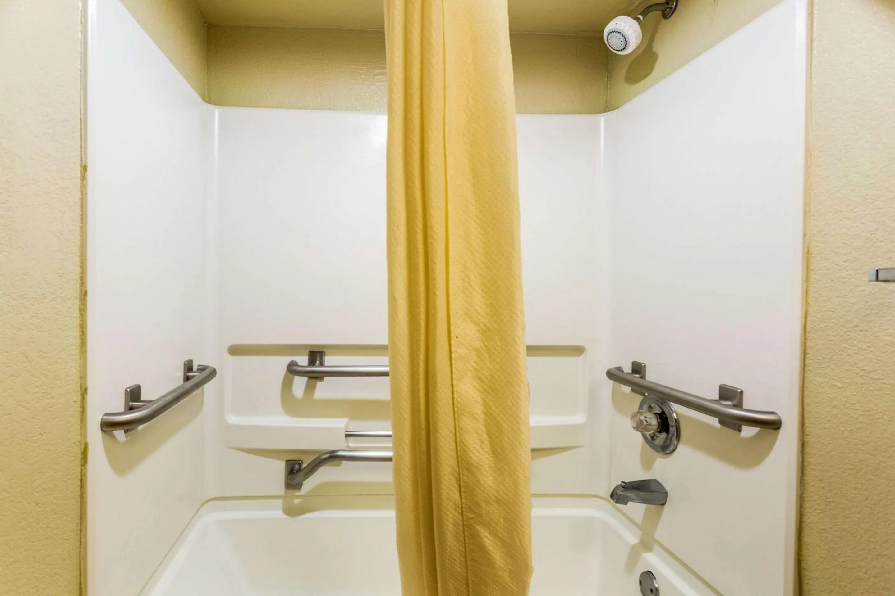 Bathroom in Econo Lodge - Oxmoor