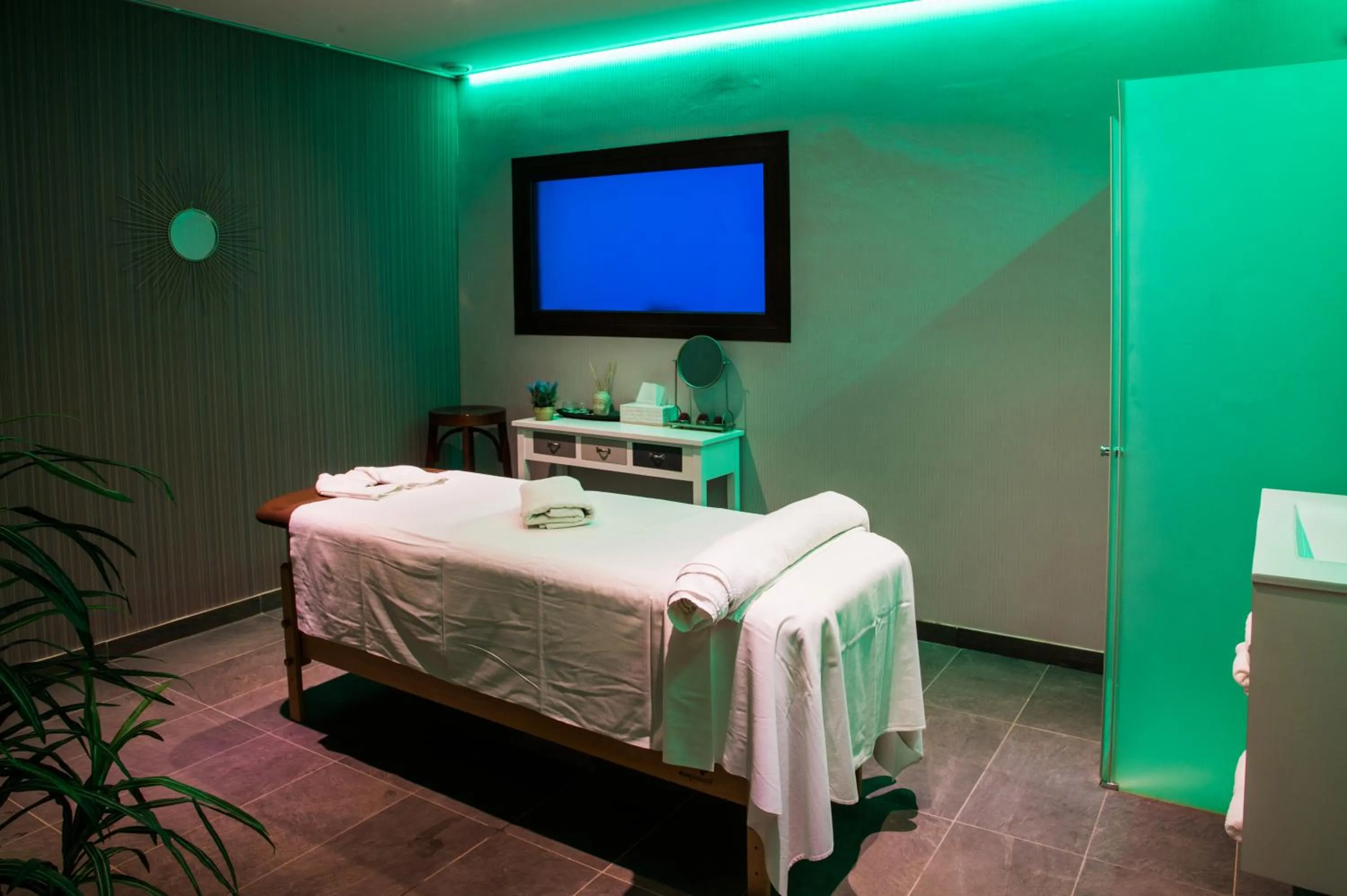 Massage in Petit Palau - Adults Only