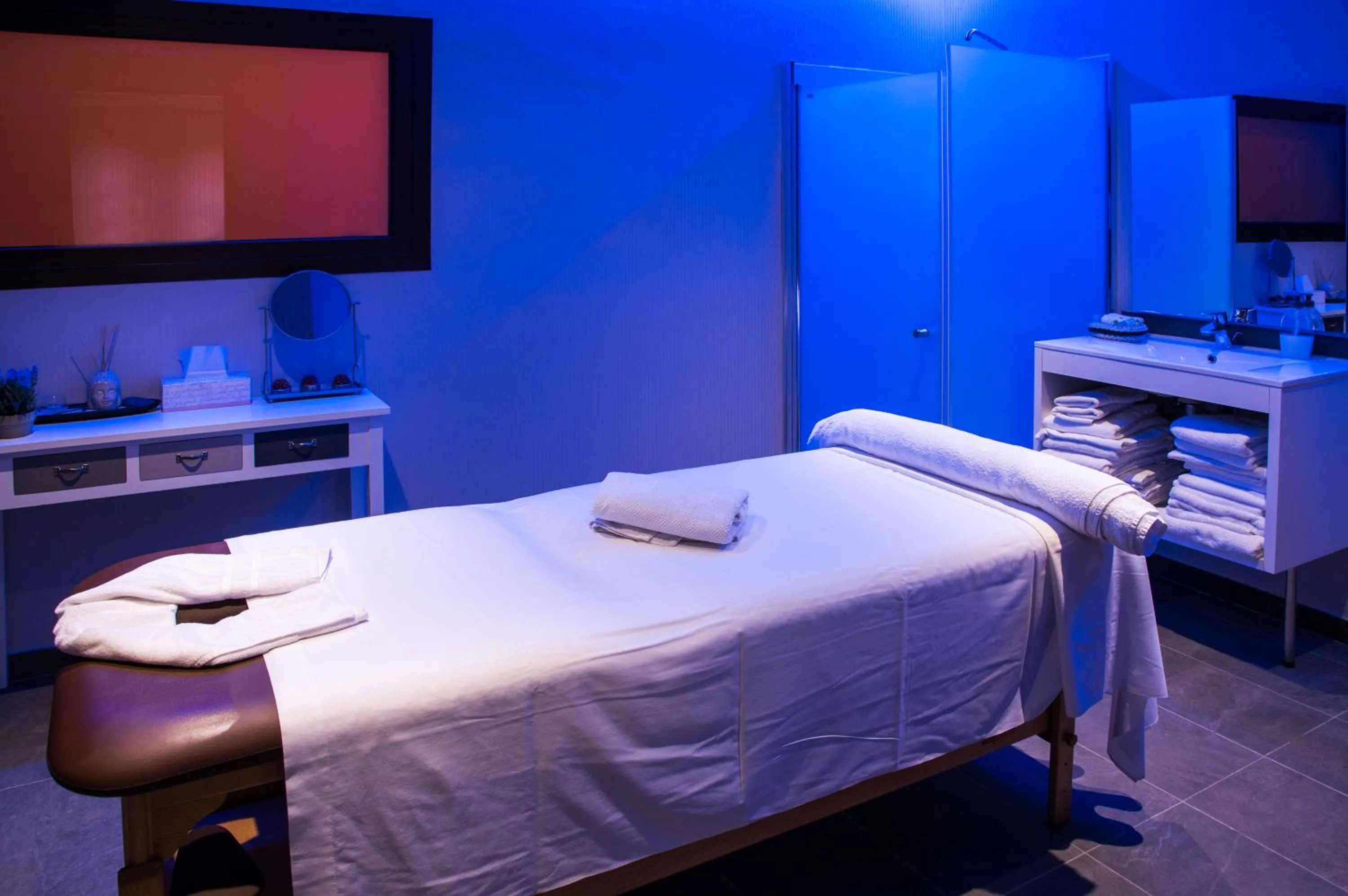 Massage, Bed in Petit Palau - Adults Only