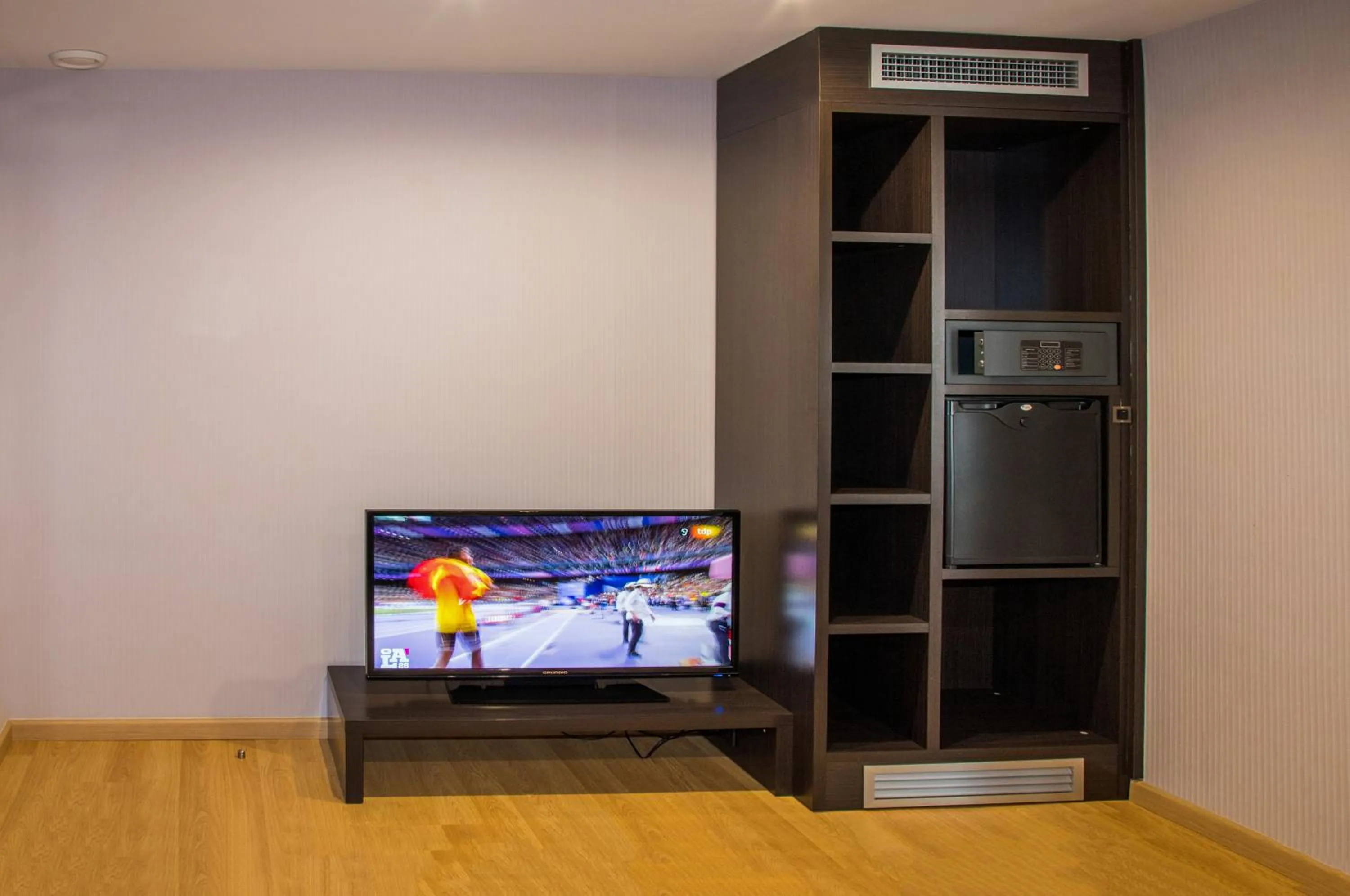 TV and multimedia in Petit Palau - Adults Only