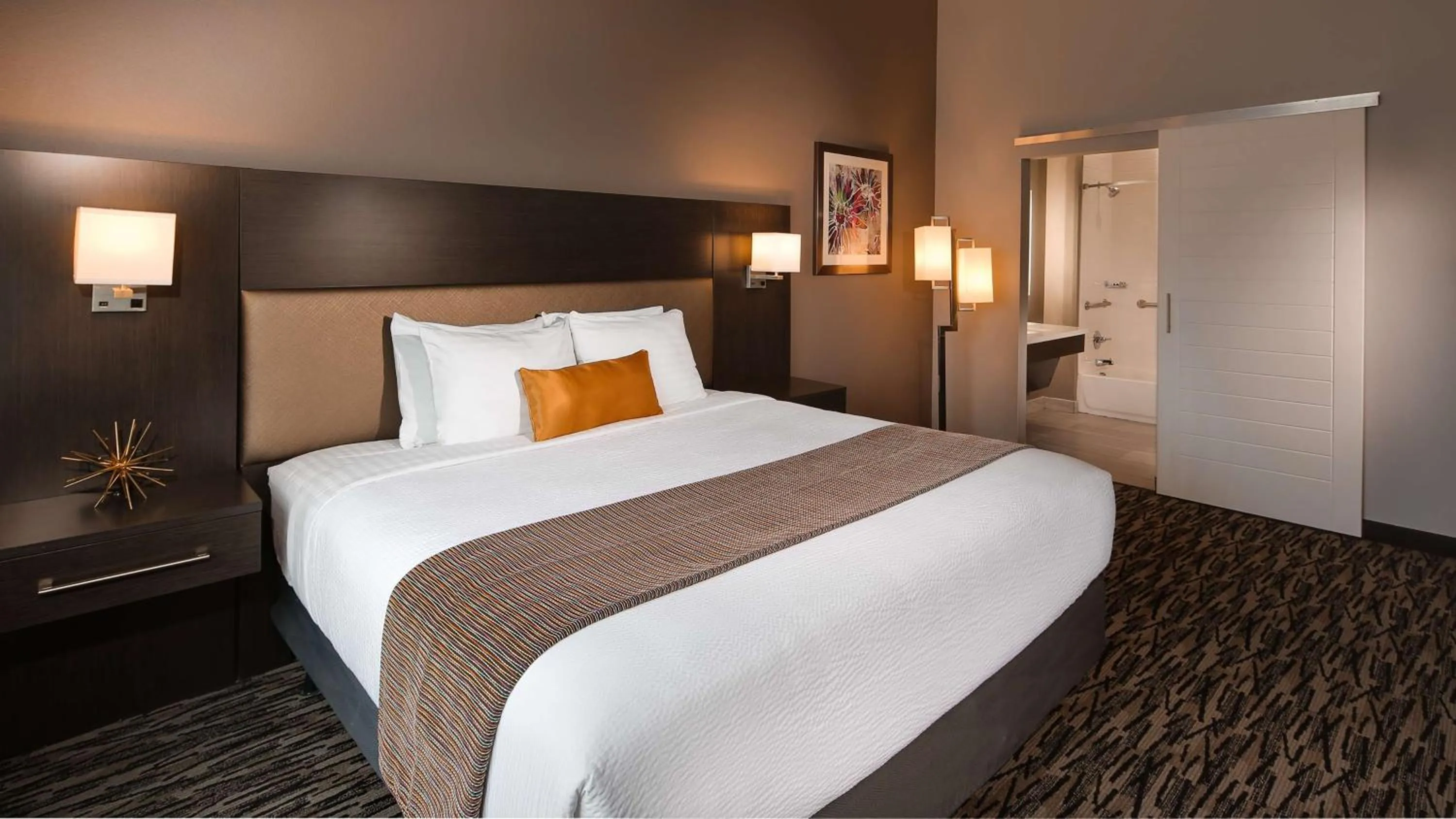 Photo of the whole room, Bed in Best Western Plus Executive Residency Baytown