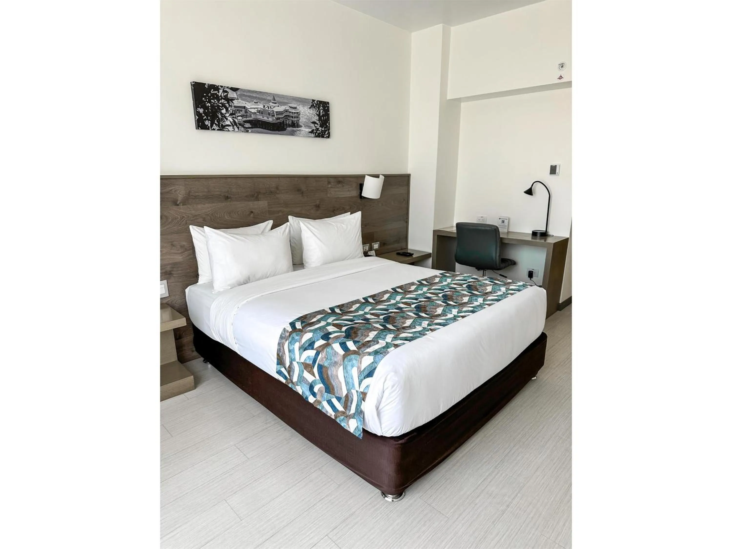 Photo of the whole room, Bed in Best Western Plus Urban Larco Hotel