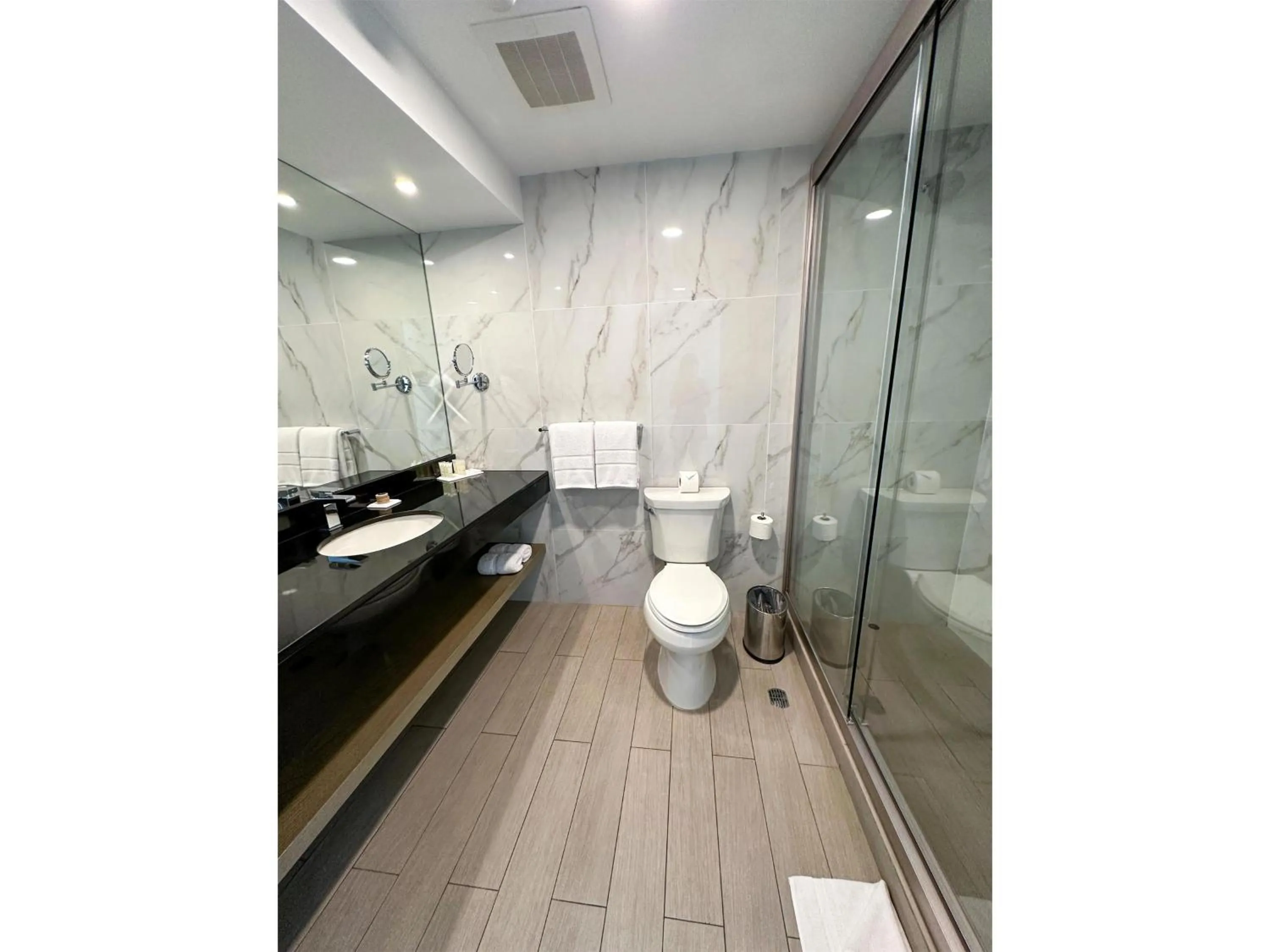 Bathroom in Best Western Plus Urban Larco Hotel