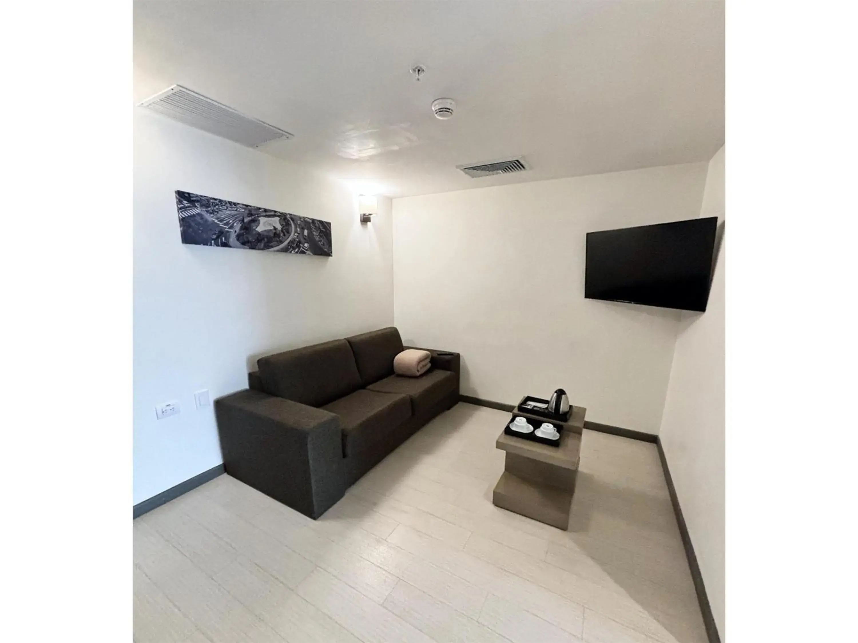 Junior Queen Suite - Disability Access in Best Western Plus Urban Larco Hotel Junior Queen Suite - Disability Access in Best Western Plus Urban Larco Hotel