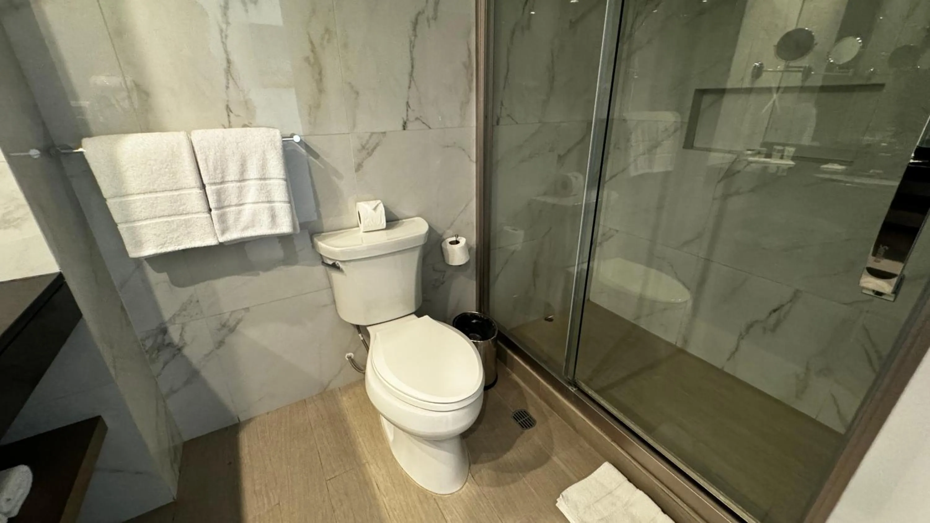 Shower in Best Western Plus Urban Larco Hotel