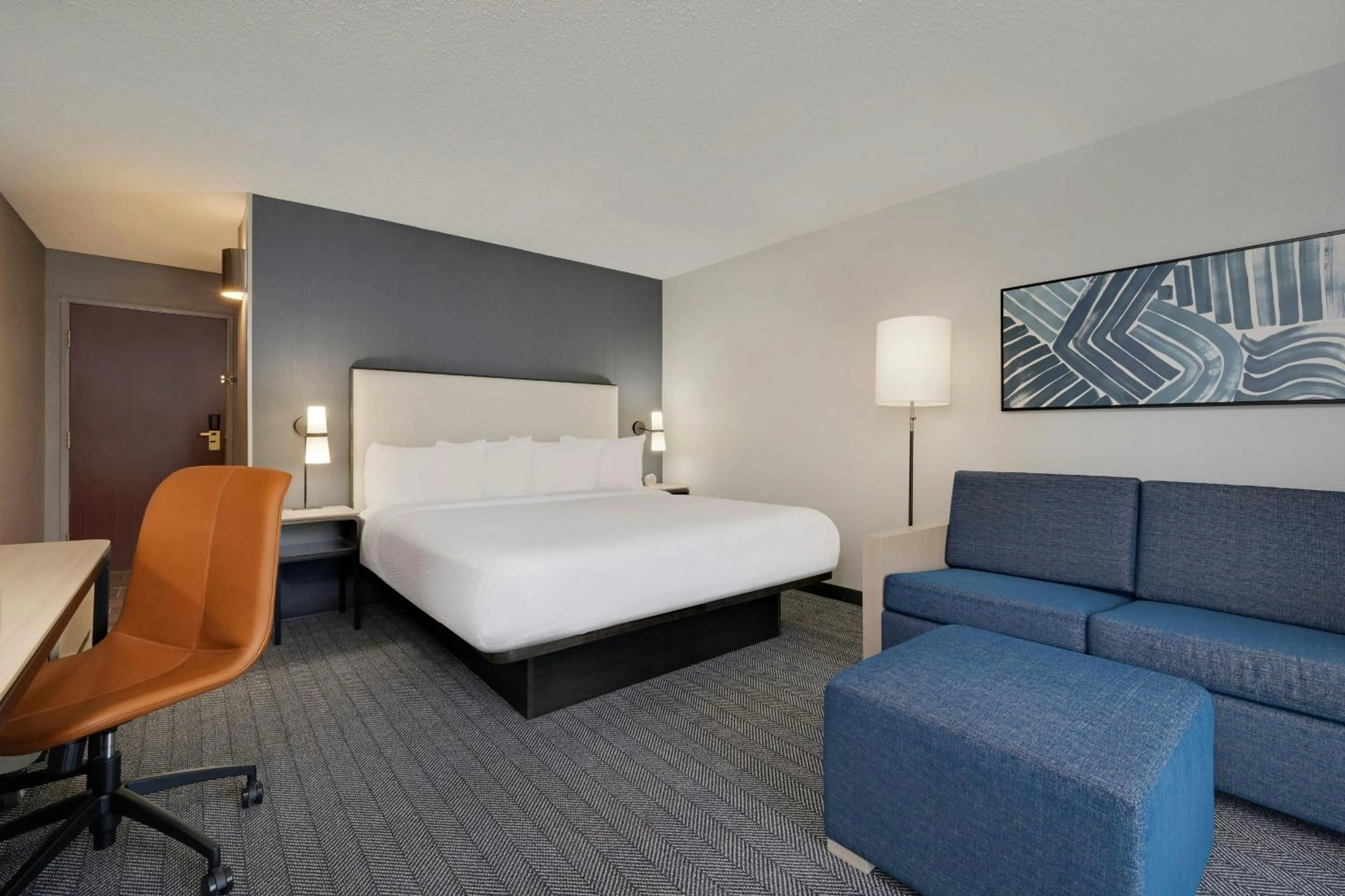 Photo of the whole room, Bed in Courtyard by Marriott Indianapolis South