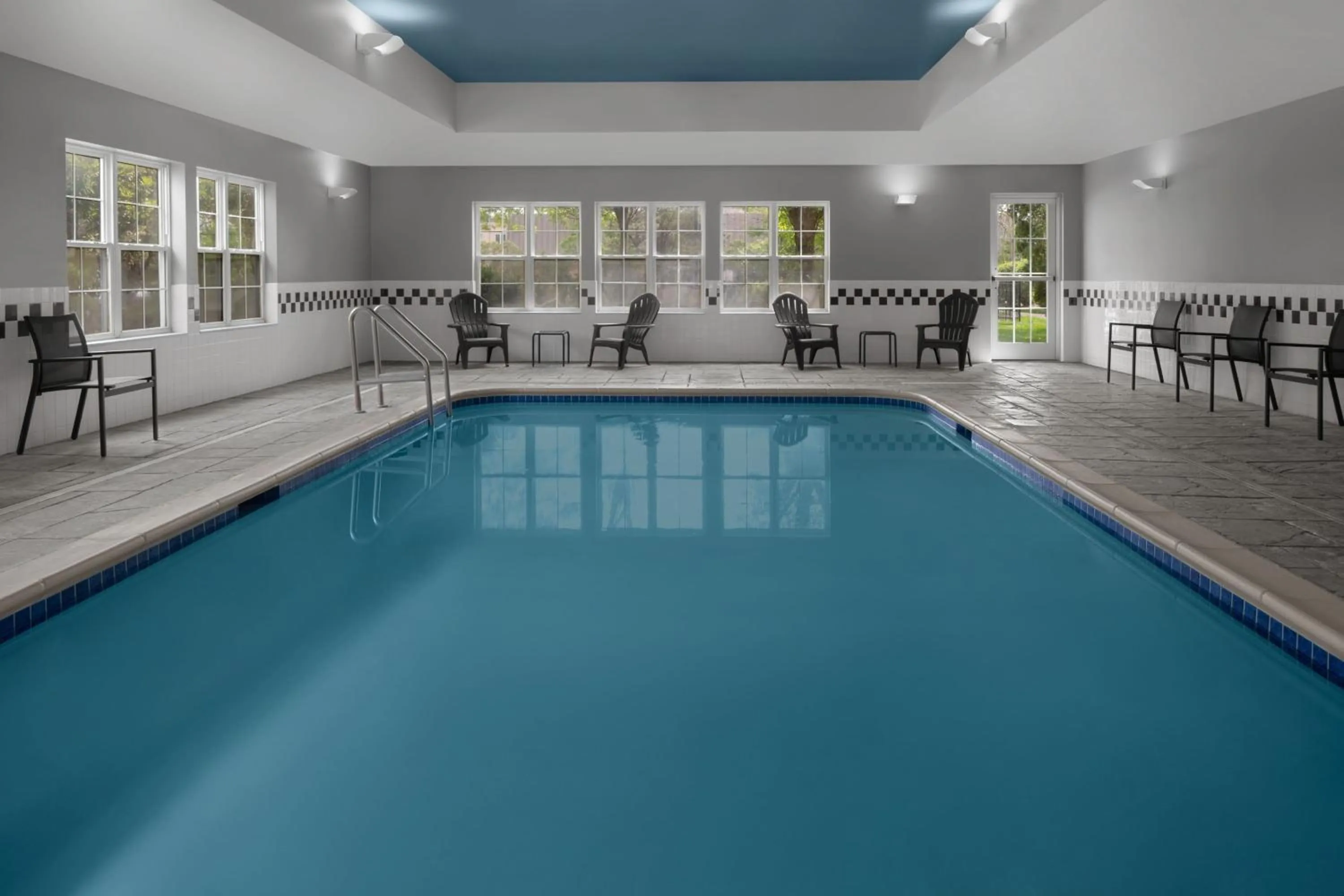 Swimming pool in Residence Inn Long Island Holtsville