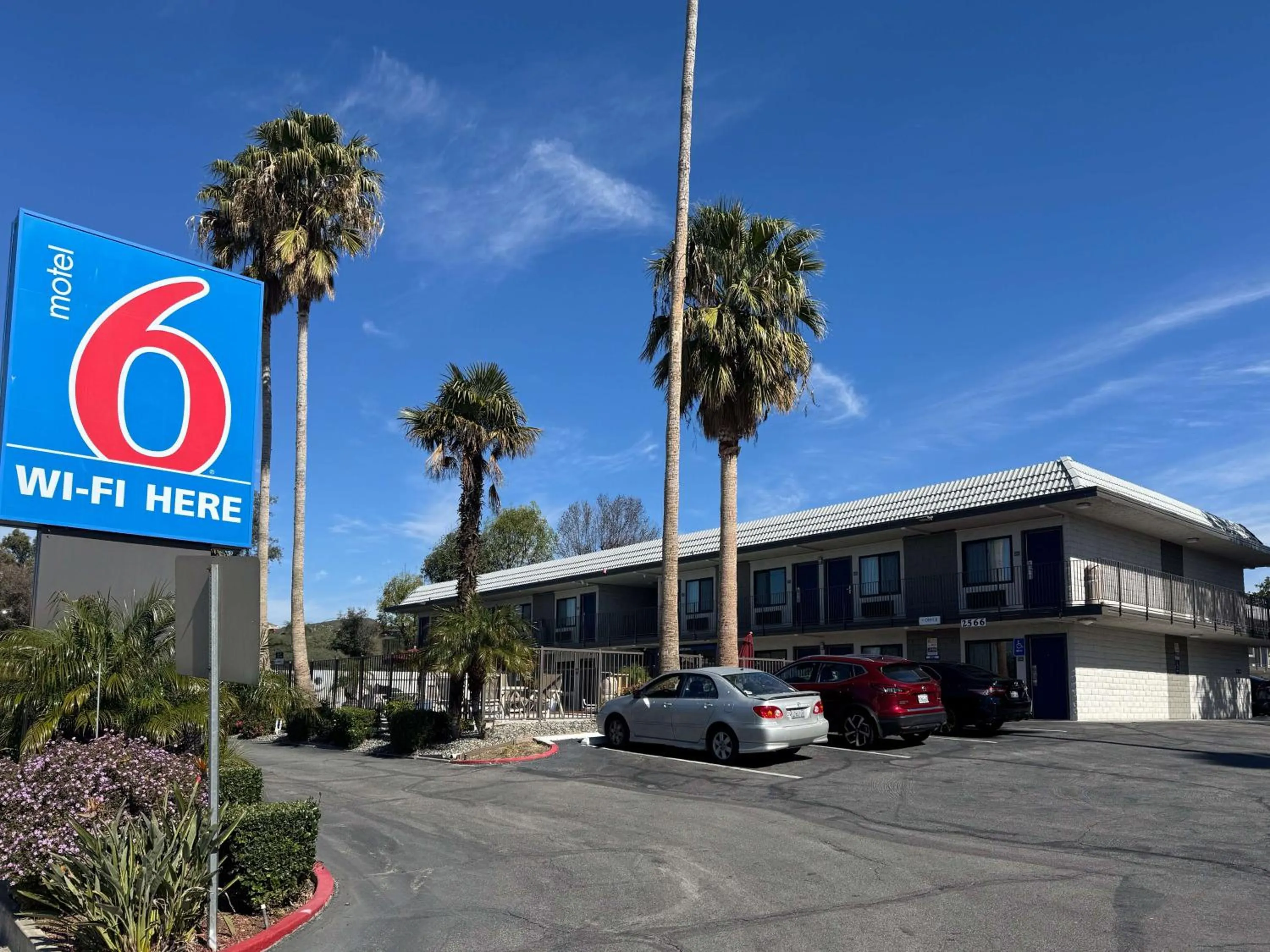 Property building in Motel 6-Simi Valley, CA