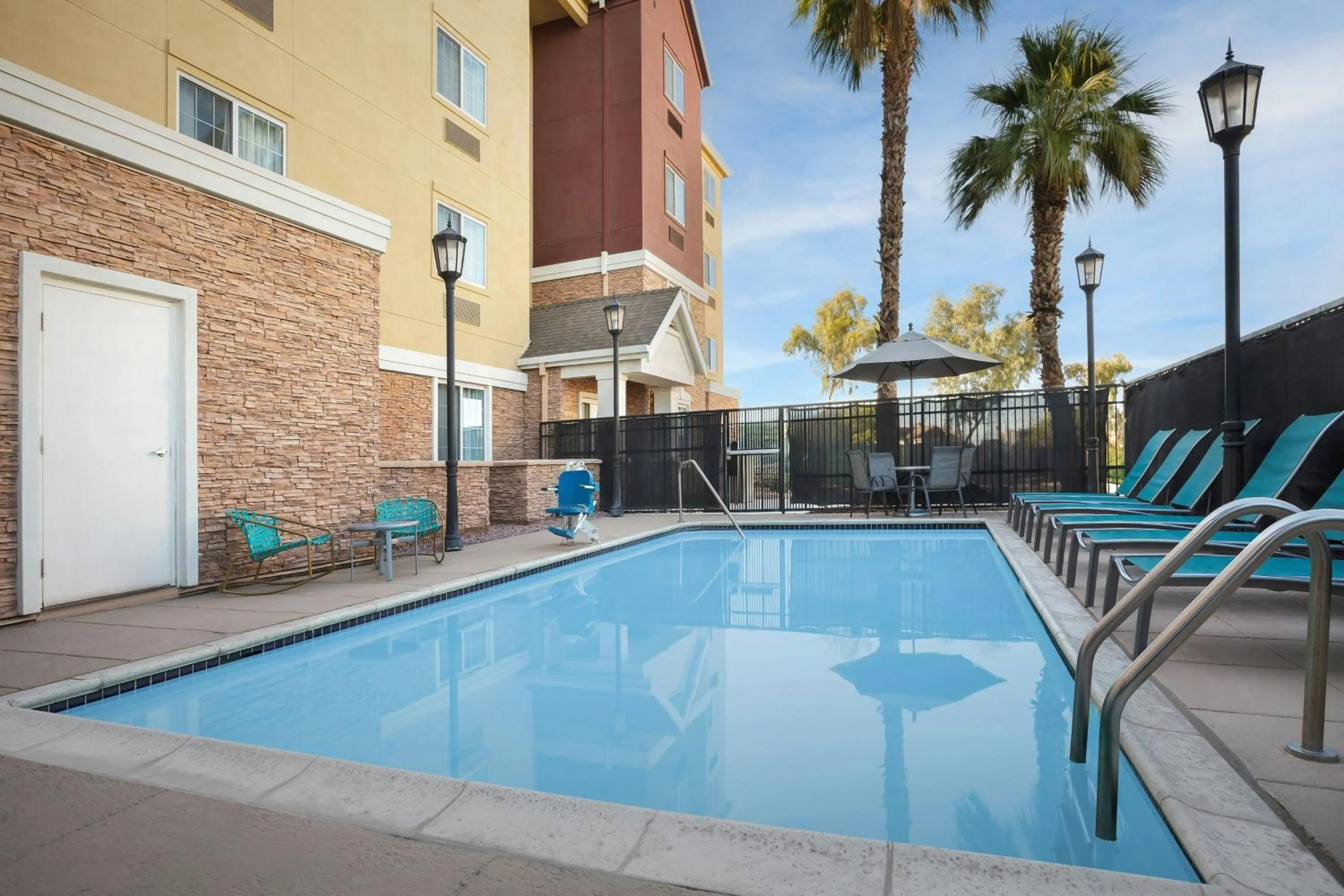 Swimming pool in TownePlace Suites El Centro